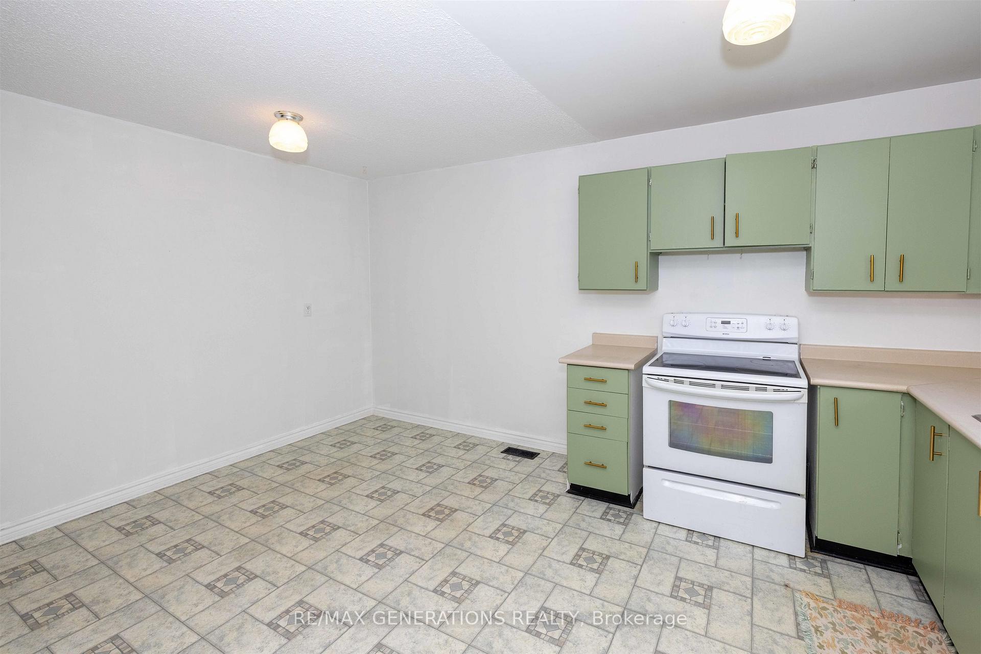 Photo 2 of 481 Wentworth Crescent, Thunder Bay, County Park — HOMEH