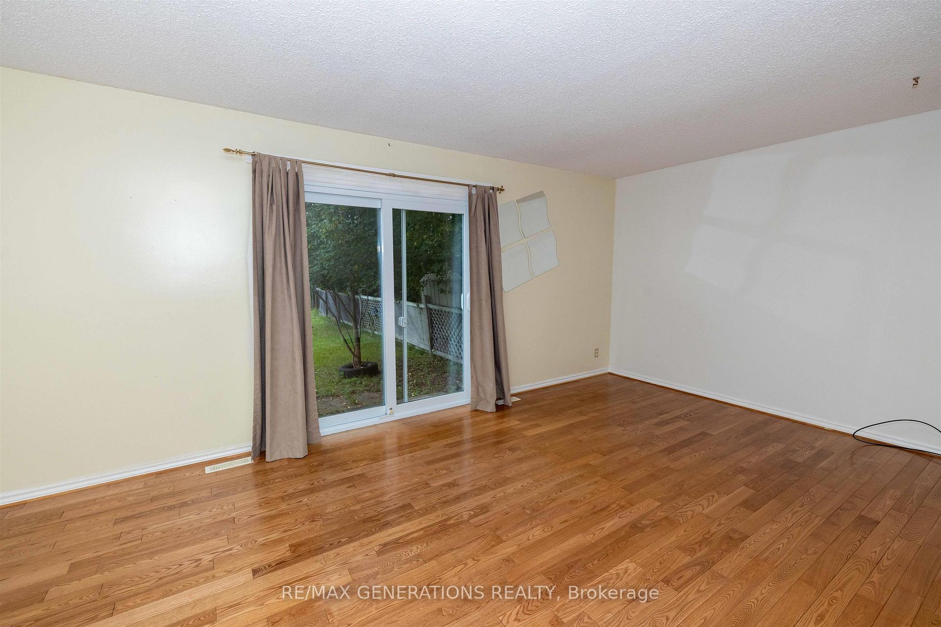Photo 5 of 481 Wentworth Crescent, Thunder Bay, County Park — HOMEH