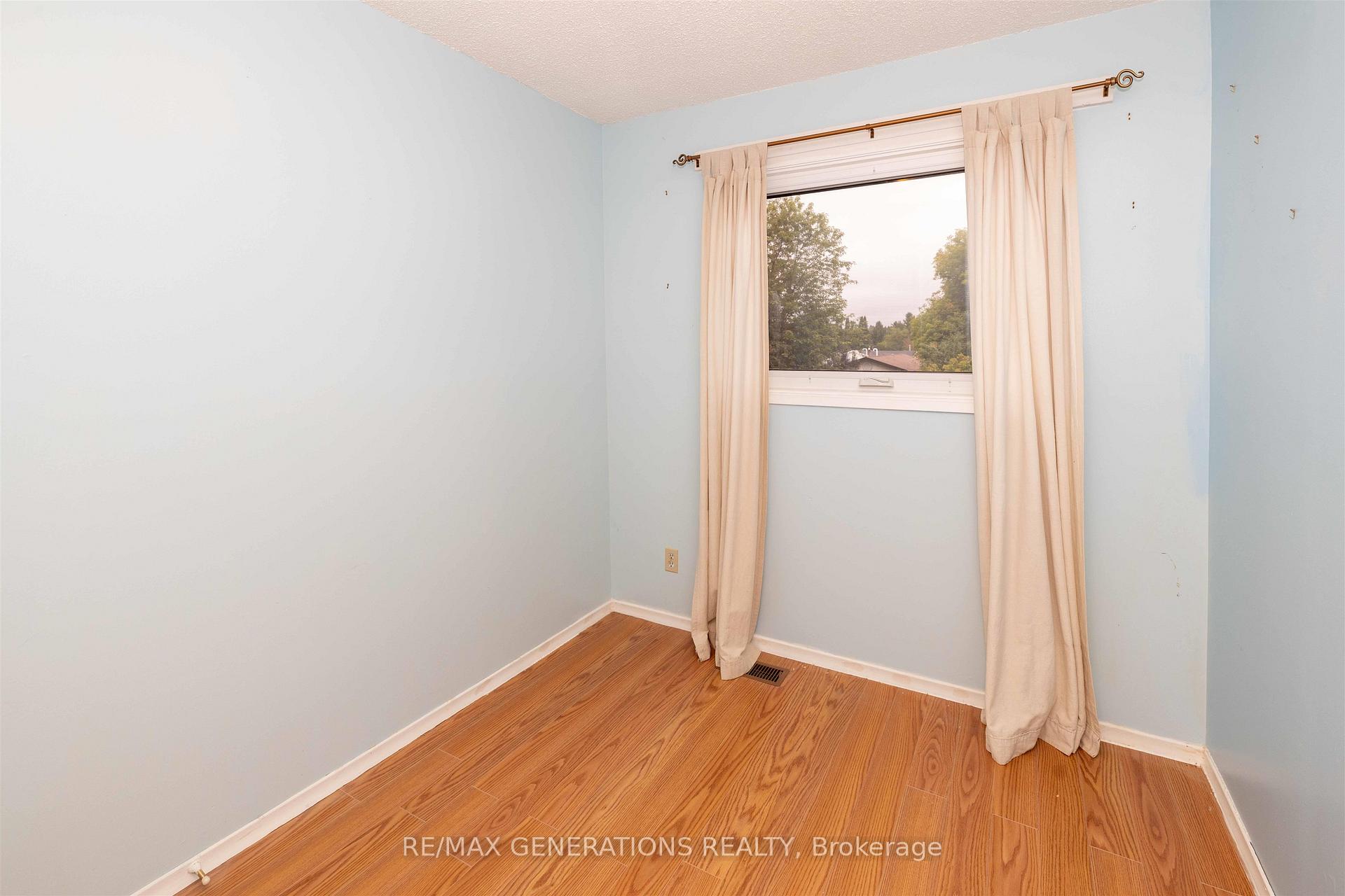 Photo 9 of 481 Wentworth Crescent, Thunder Bay, County Park — HOMEH