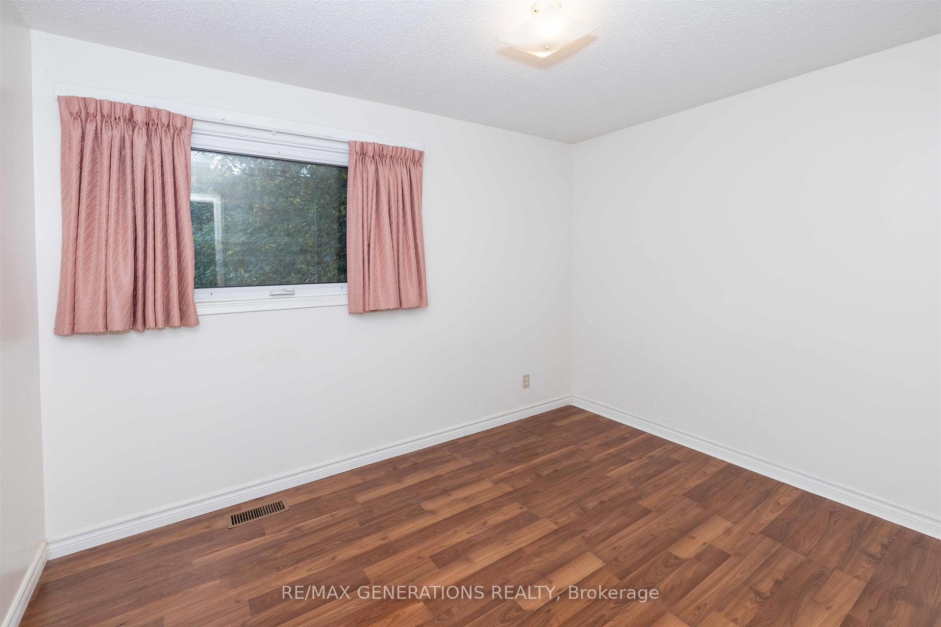 Photo 10 of 481 Wentworth Crescent, Thunder Bay, County Park — HOMEH