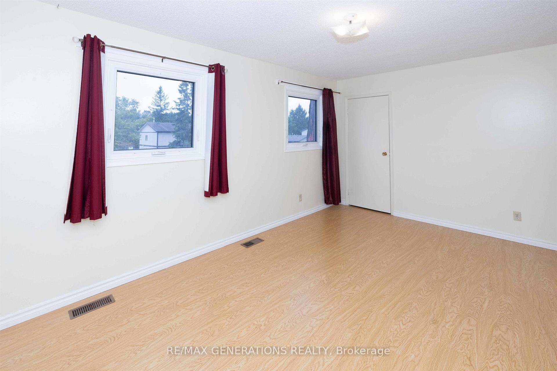 Photo 12 of 481 Wentworth Crescent, Thunder Bay, County Park — HOMEH