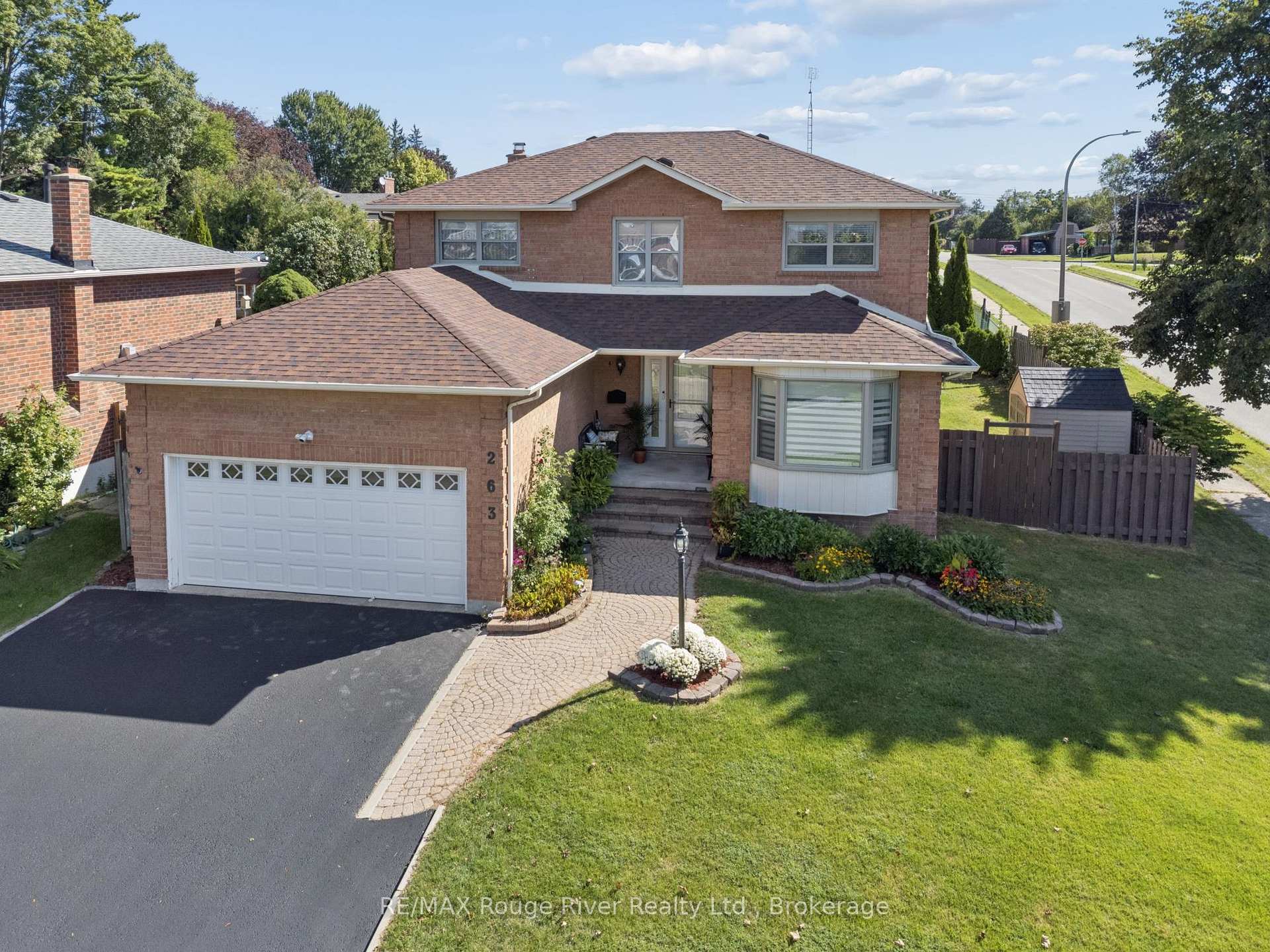 Photo 2 of 263 Glen Hill Drive, Whitby, Blue Grass Meadows — HOMEH