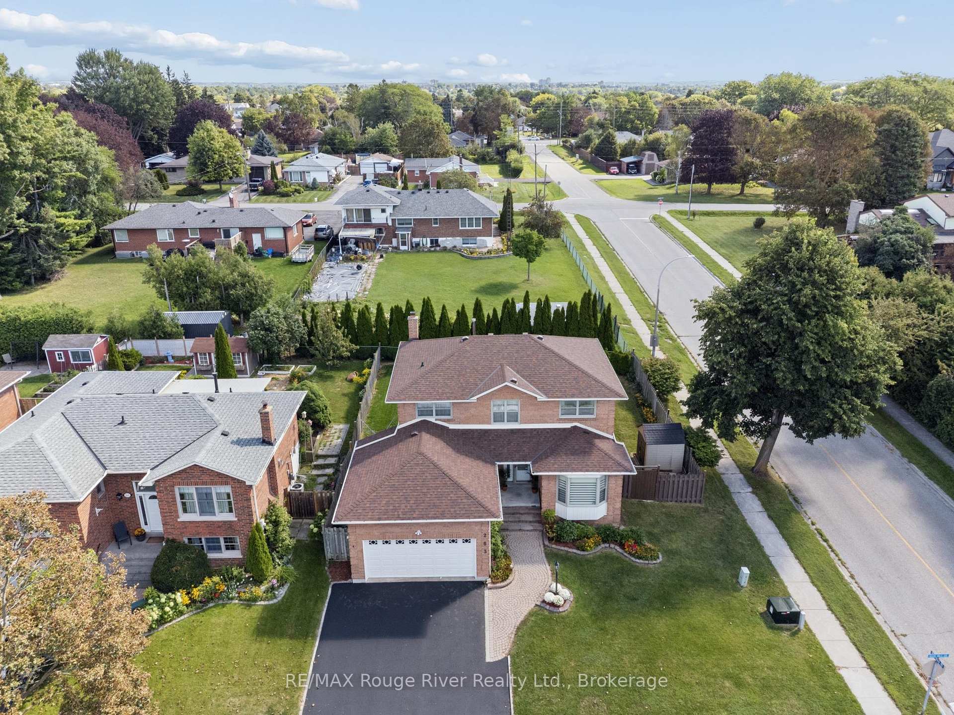 Photo 3 of 263 Glen Hill Drive, Whitby, Blue Grass Meadows — HOMEH