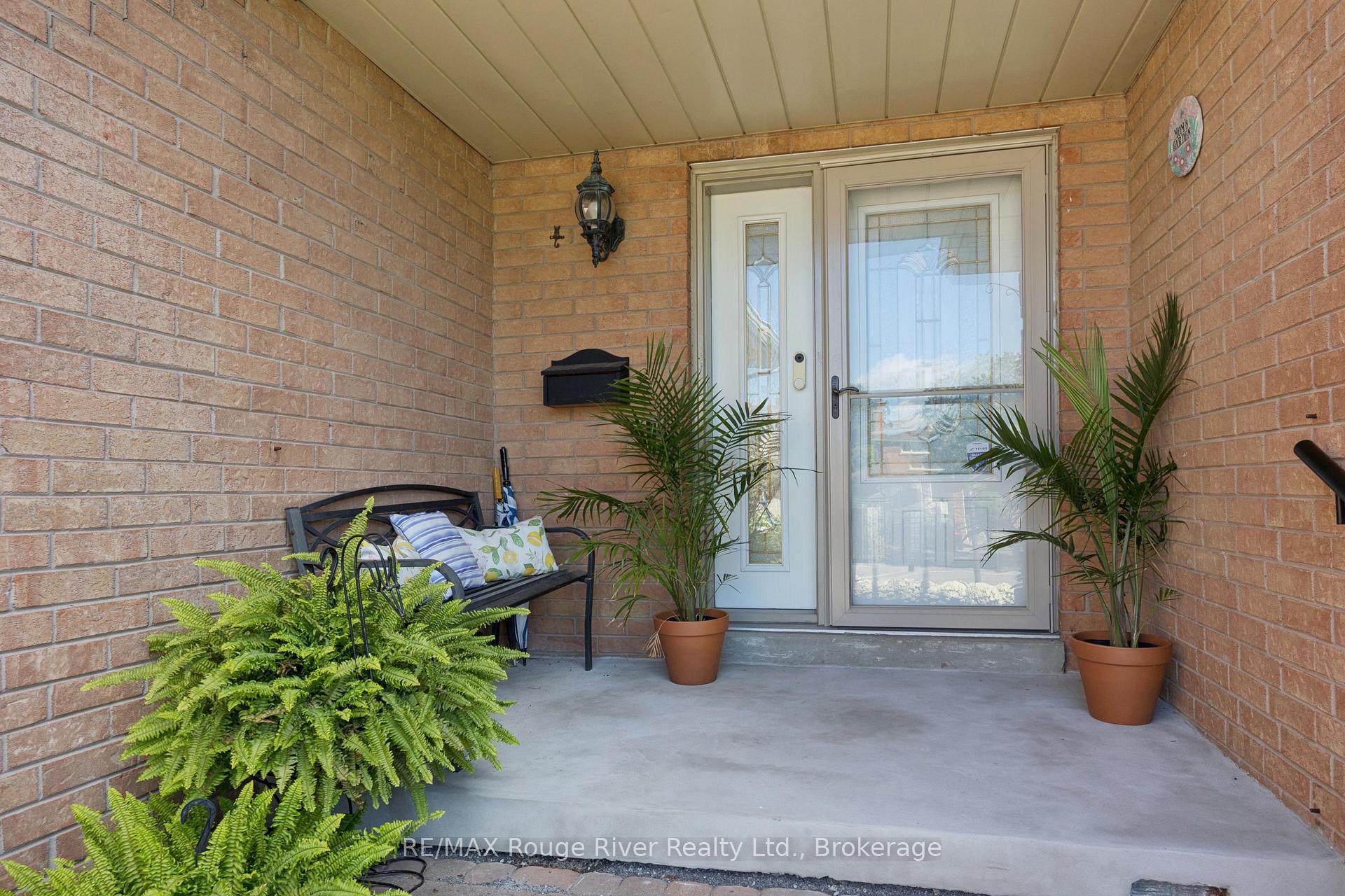 Photo 4 of 263 Glen Hill Drive, Whitby, Blue Grass Meadows — HOMEH