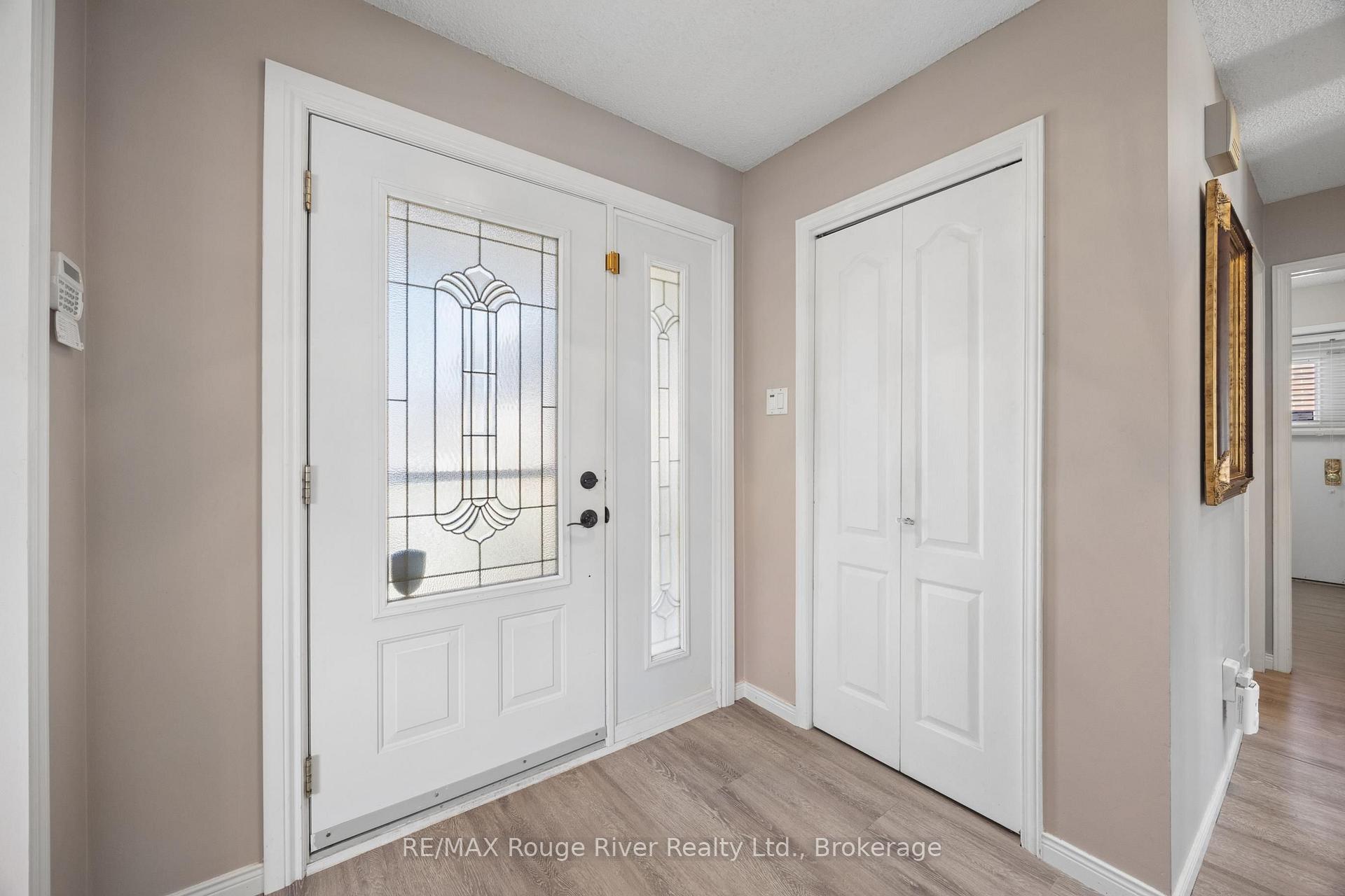 Photo 5 of 263 Glen Hill Drive, Whitby, Blue Grass Meadows — HOMEH