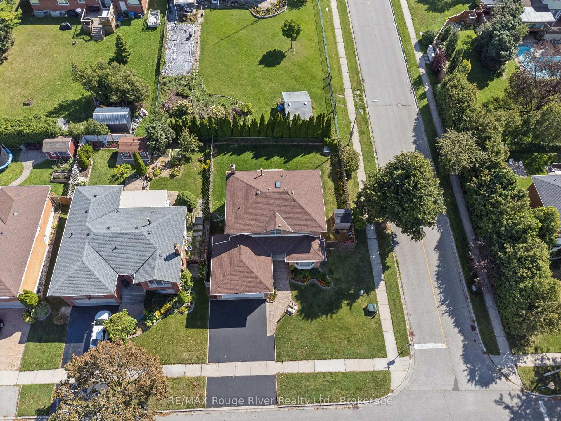 Photo 38 of 263 Glen Hill Drive, Whitby, Blue Grass Meadows — HOMEH