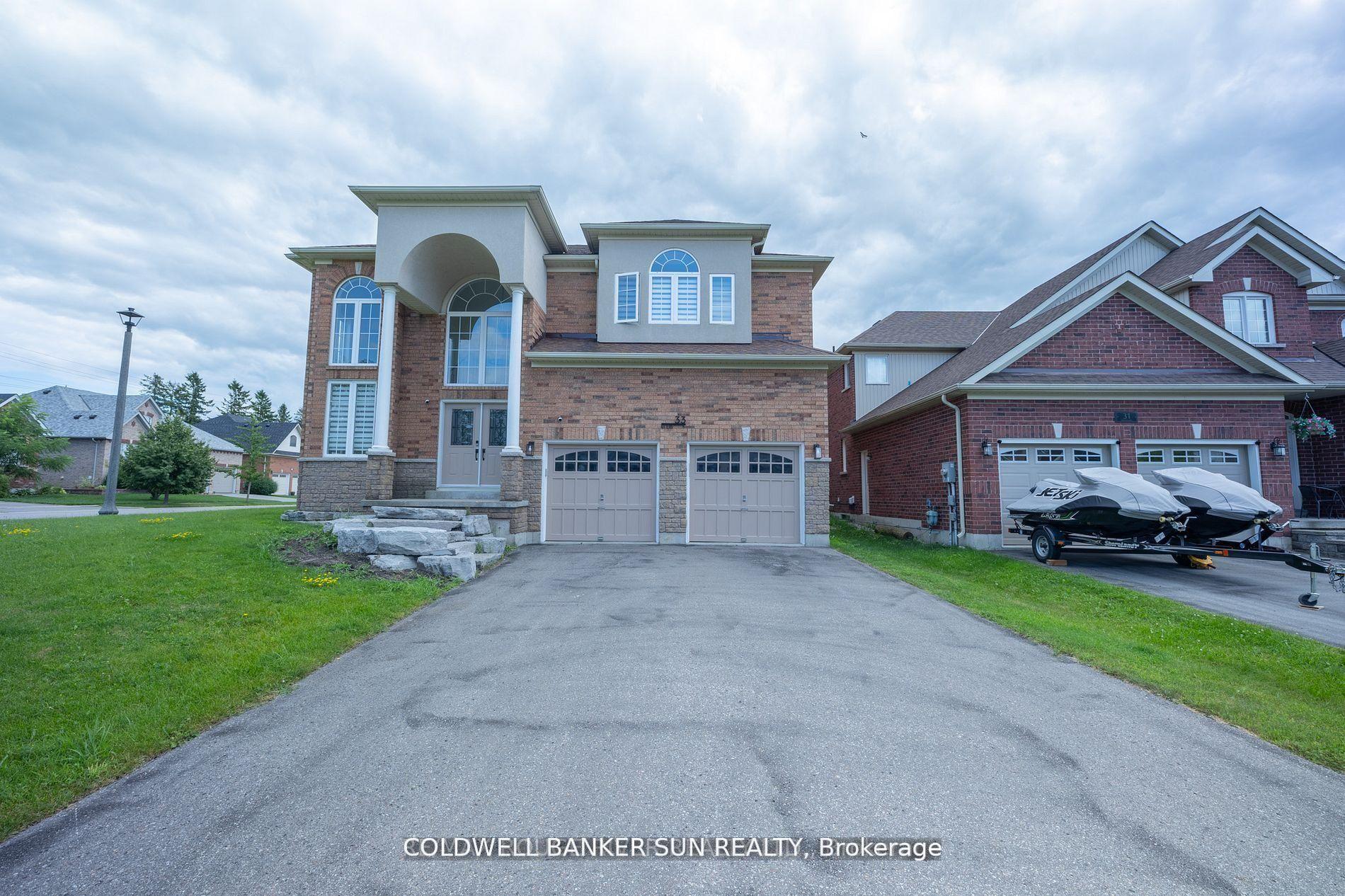 Photo 2 of 33 Ellis Crescent, Kawartha Lakes, Lindsay — HOMEH