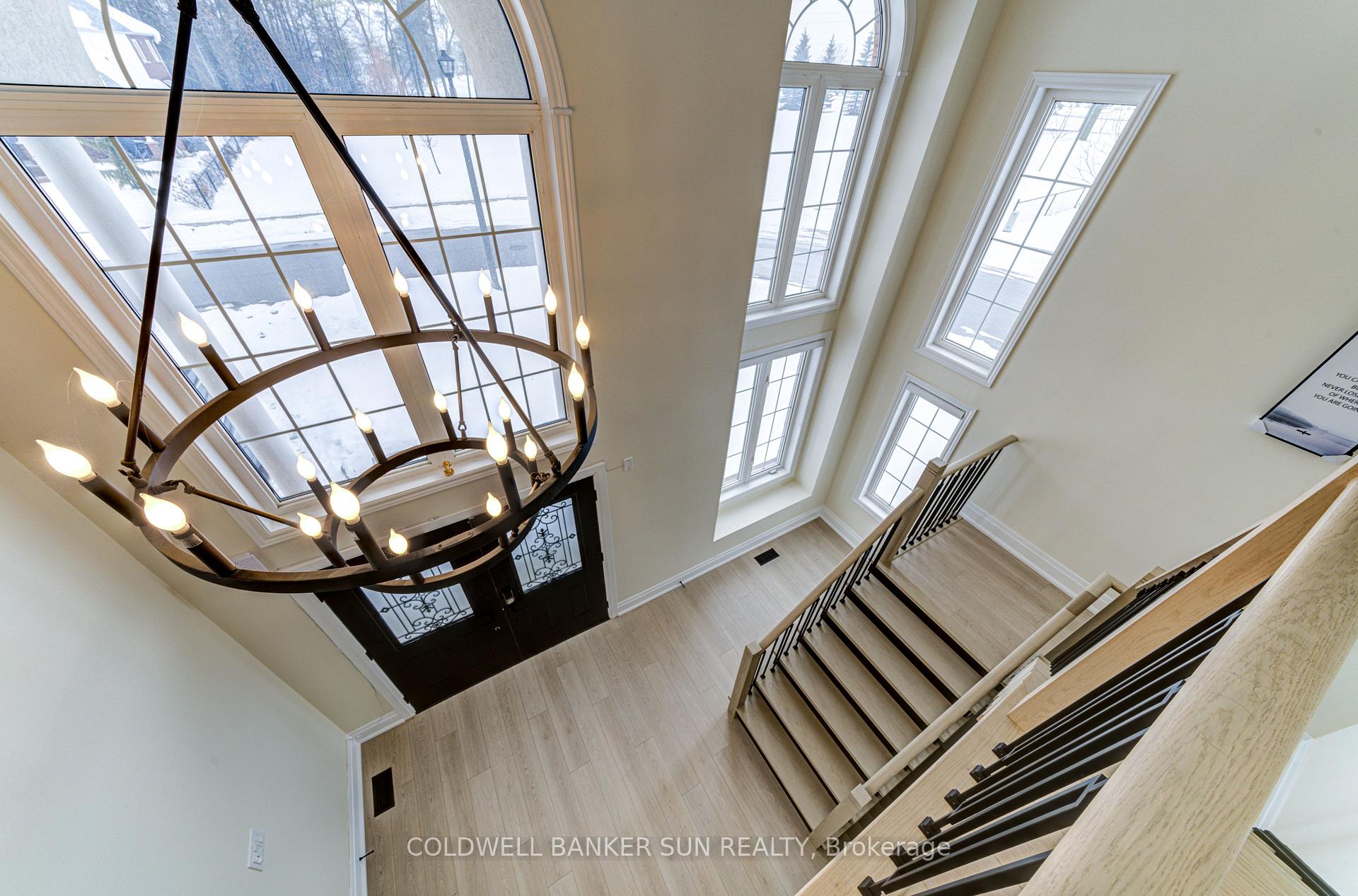 Photo 4 of 33 Ellis Crescent, Kawartha Lakes, Lindsay — HOMEH
