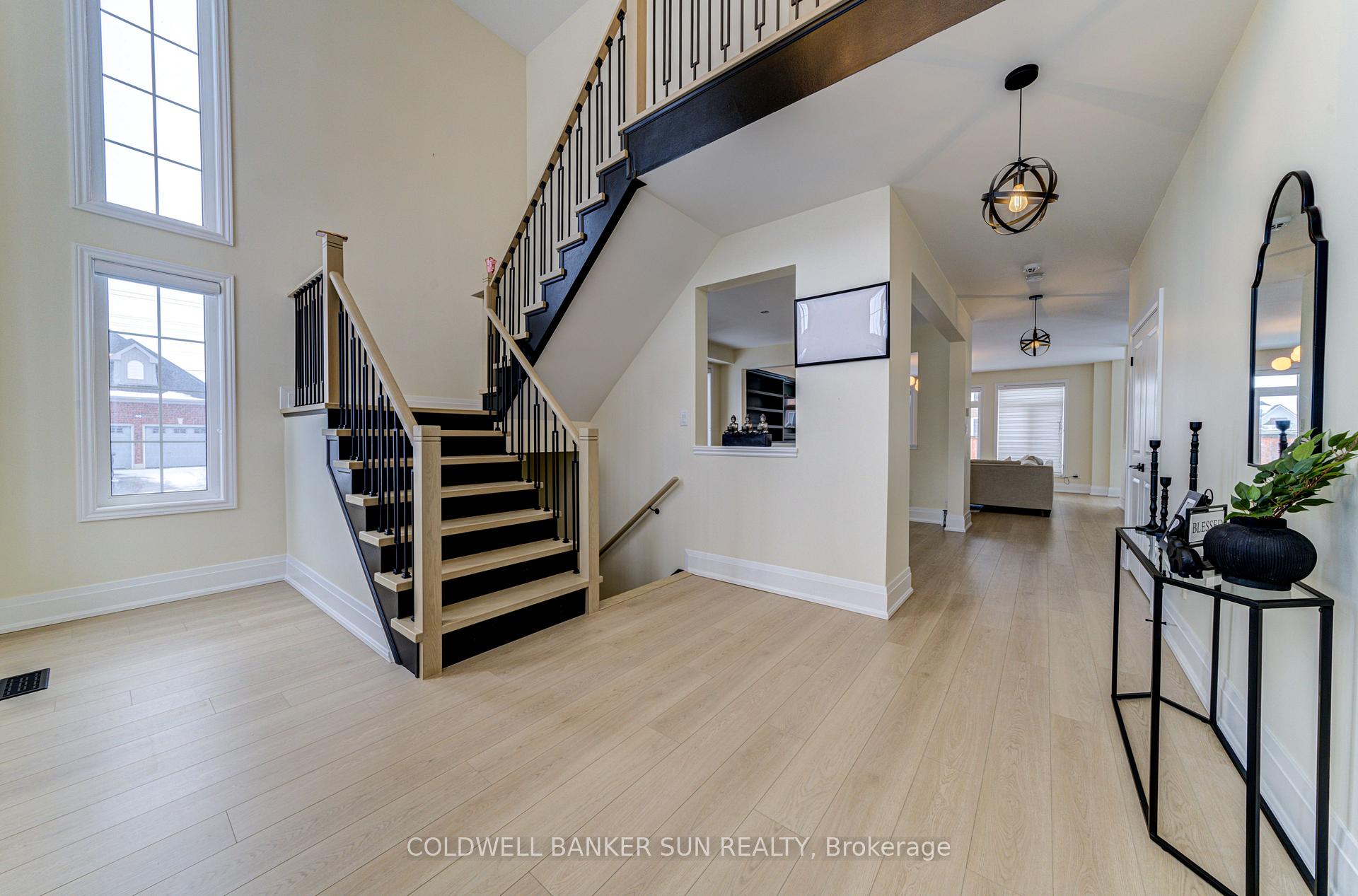 Photo 6 of 33 Ellis Crescent, Kawartha Lakes, Lindsay — HOMEH