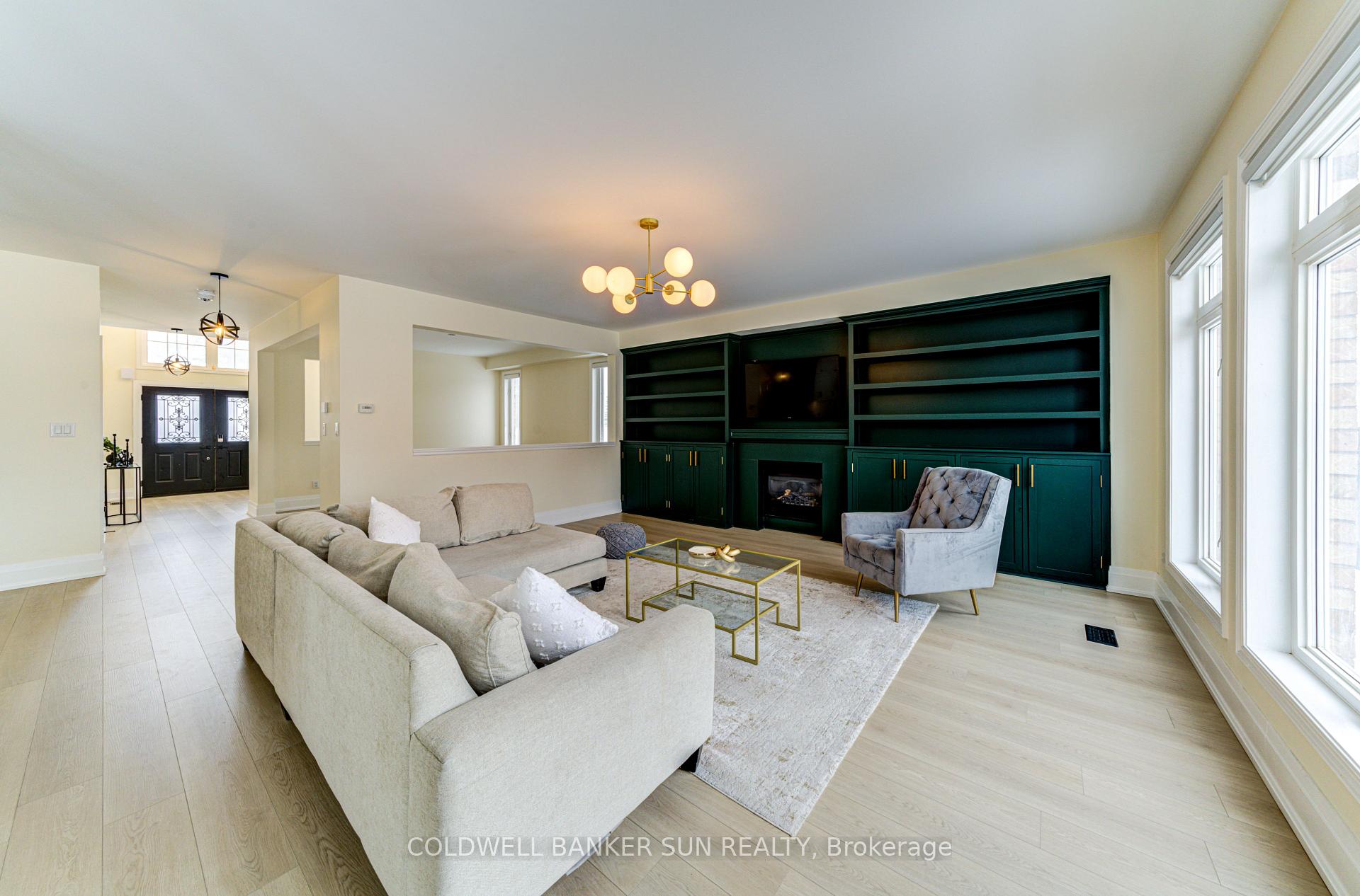 Photo 9 of 33 Ellis Crescent, Kawartha Lakes, Lindsay — HOMEH