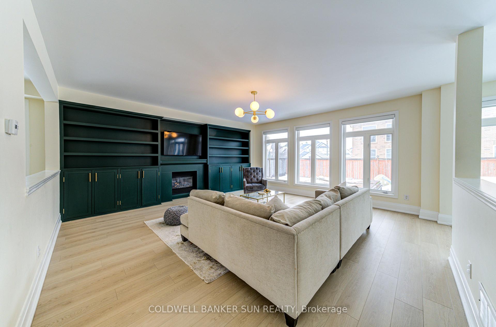 Photo 8 of 33 Ellis Crescent, Kawartha Lakes, Lindsay — HOMEH