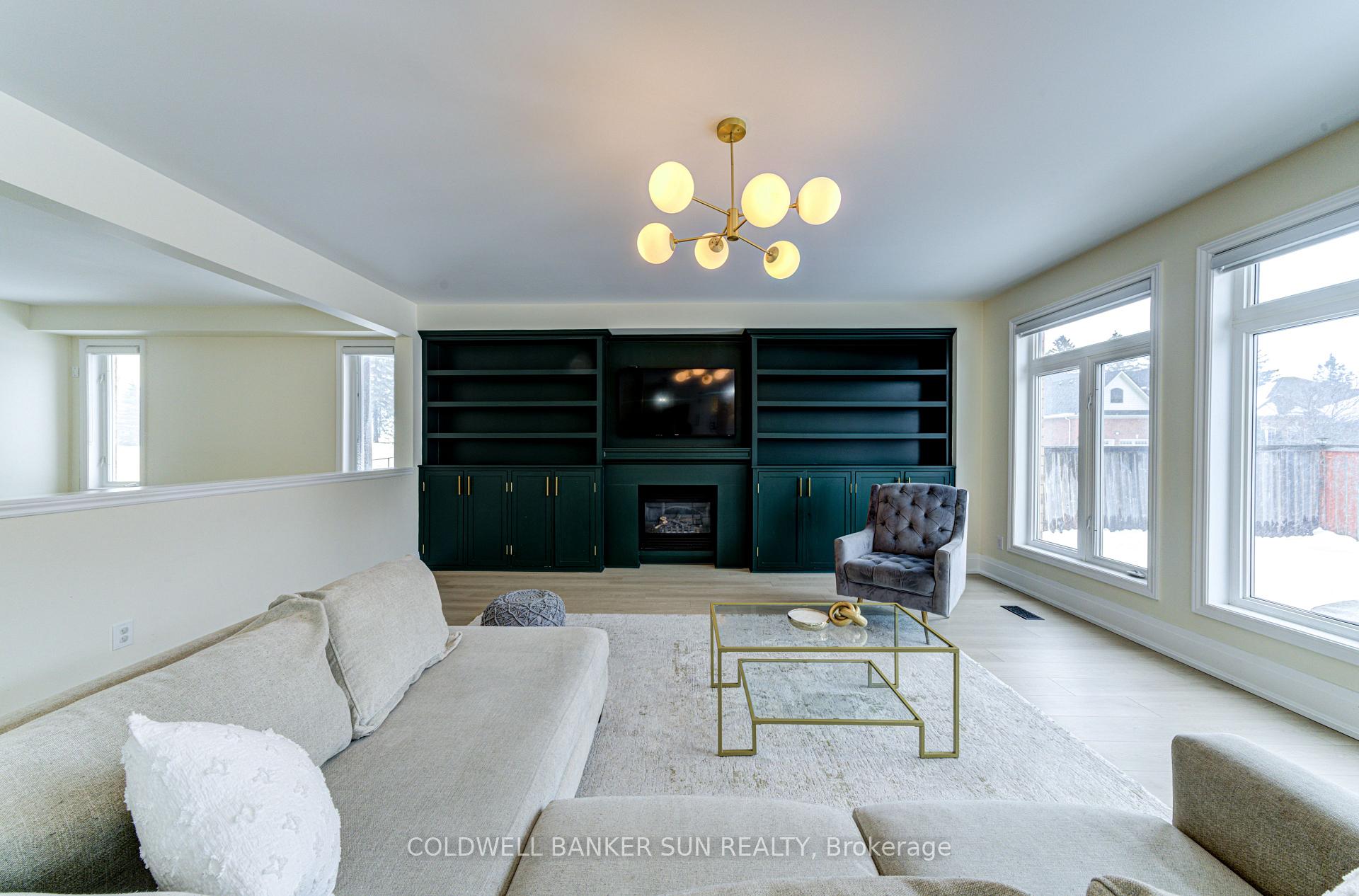 Photo 10 of 33 Ellis Crescent, Kawartha Lakes, Lindsay — HOMEH