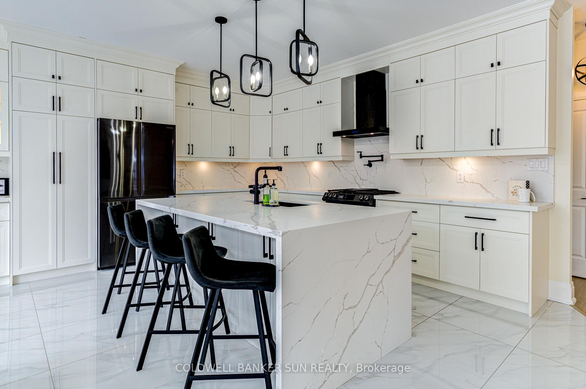 Photo 15 of 33 Ellis Crescent, Kawartha Lakes, Lindsay — HOMEH