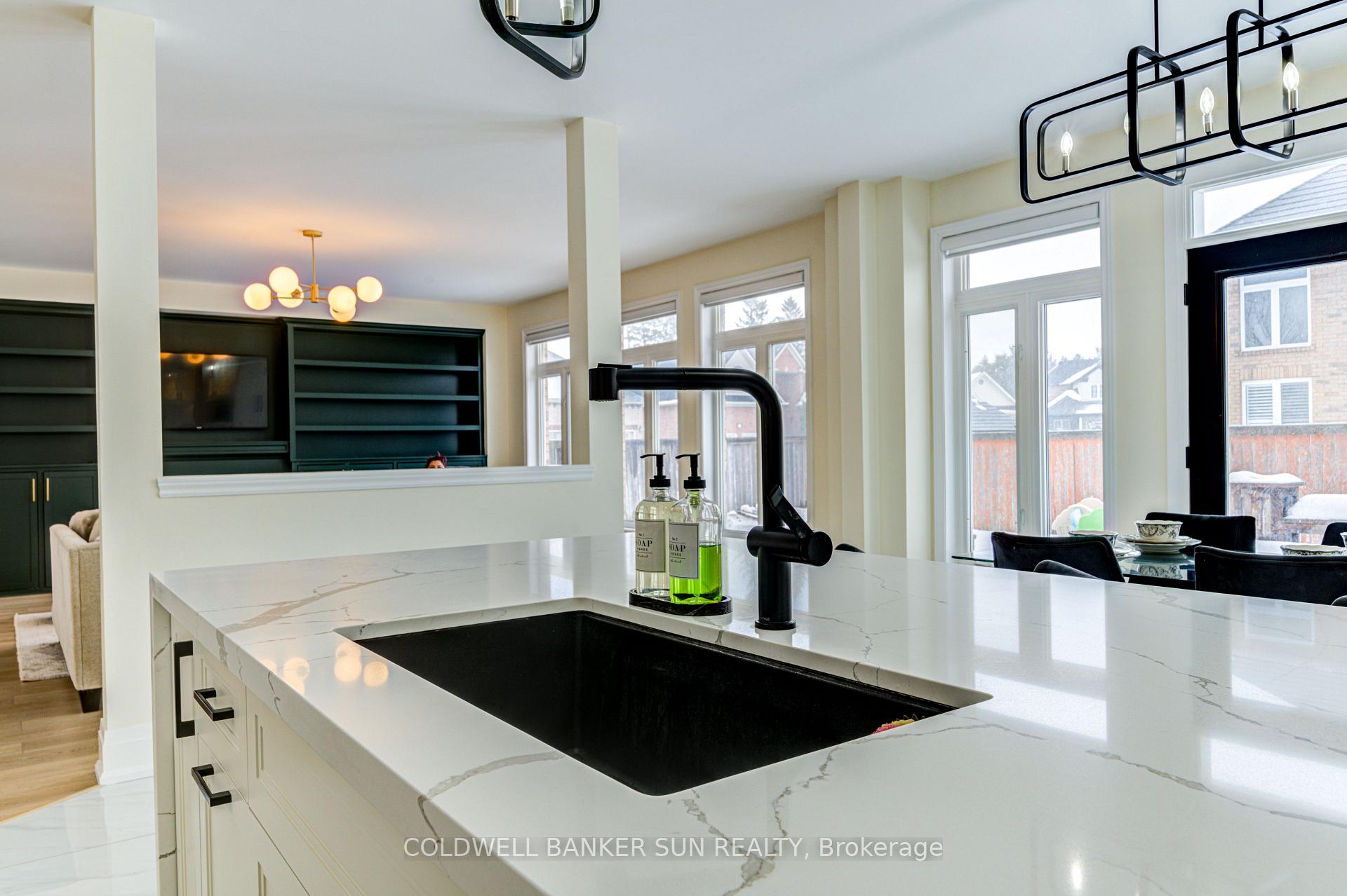 Photo 20 of 33 Ellis Crescent, Kawartha Lakes, Lindsay — HOMEH