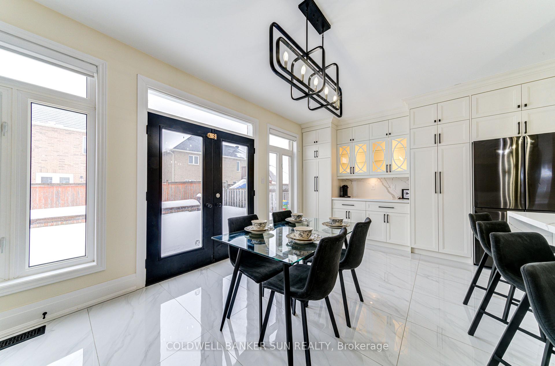 Photo 24 of 33 Ellis Crescent, Kawartha Lakes, Lindsay — HOMEH