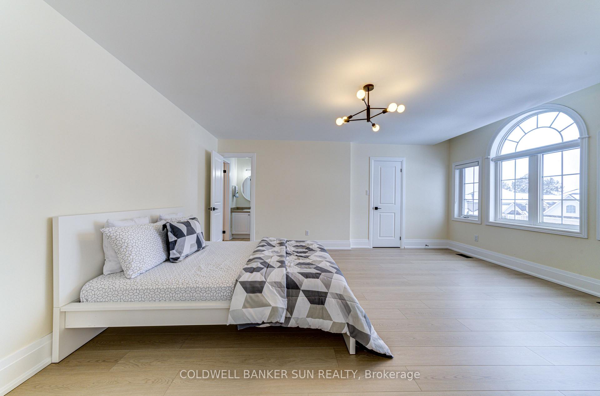 Photo 30 of 33 Ellis Crescent, Kawartha Lakes, Lindsay — HOMEH
