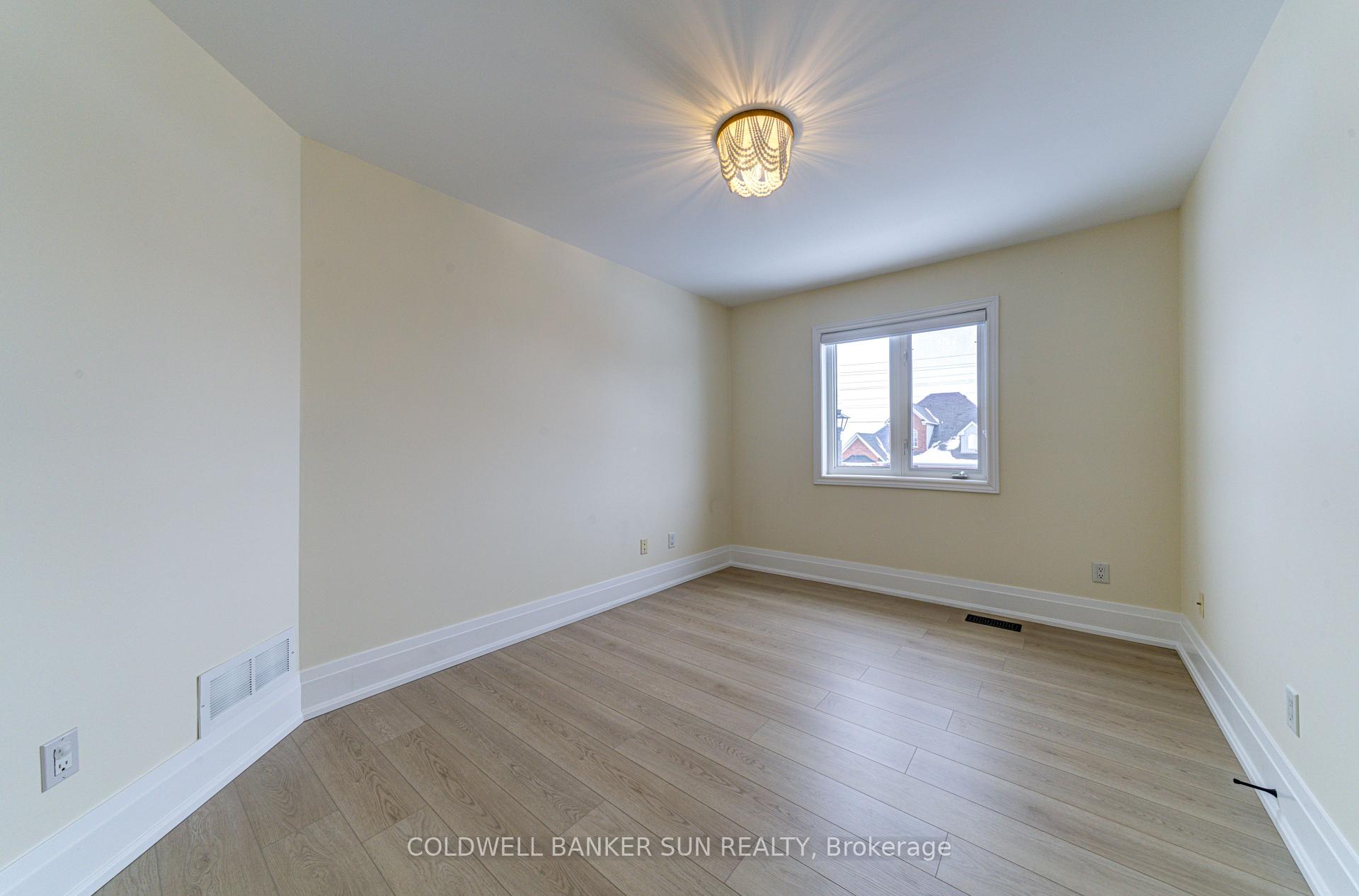 Photo 38 of 33 Ellis Crescent, Kawartha Lakes, Lindsay — HOMEH