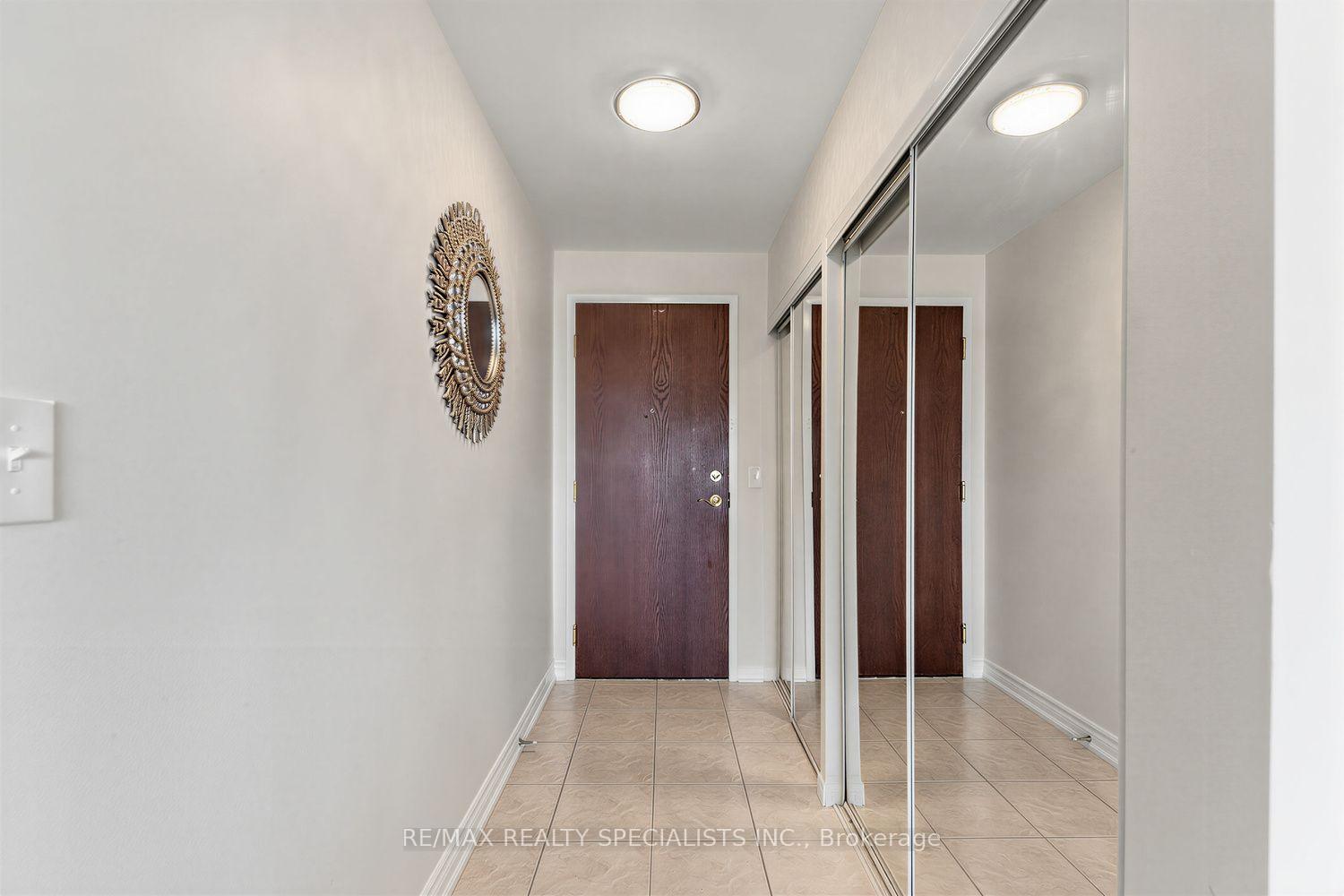 Photo 5 of Unit 1005, 2585 Erin Centre Boulevard, Mississauga, Central Erin Mills — HOMEH