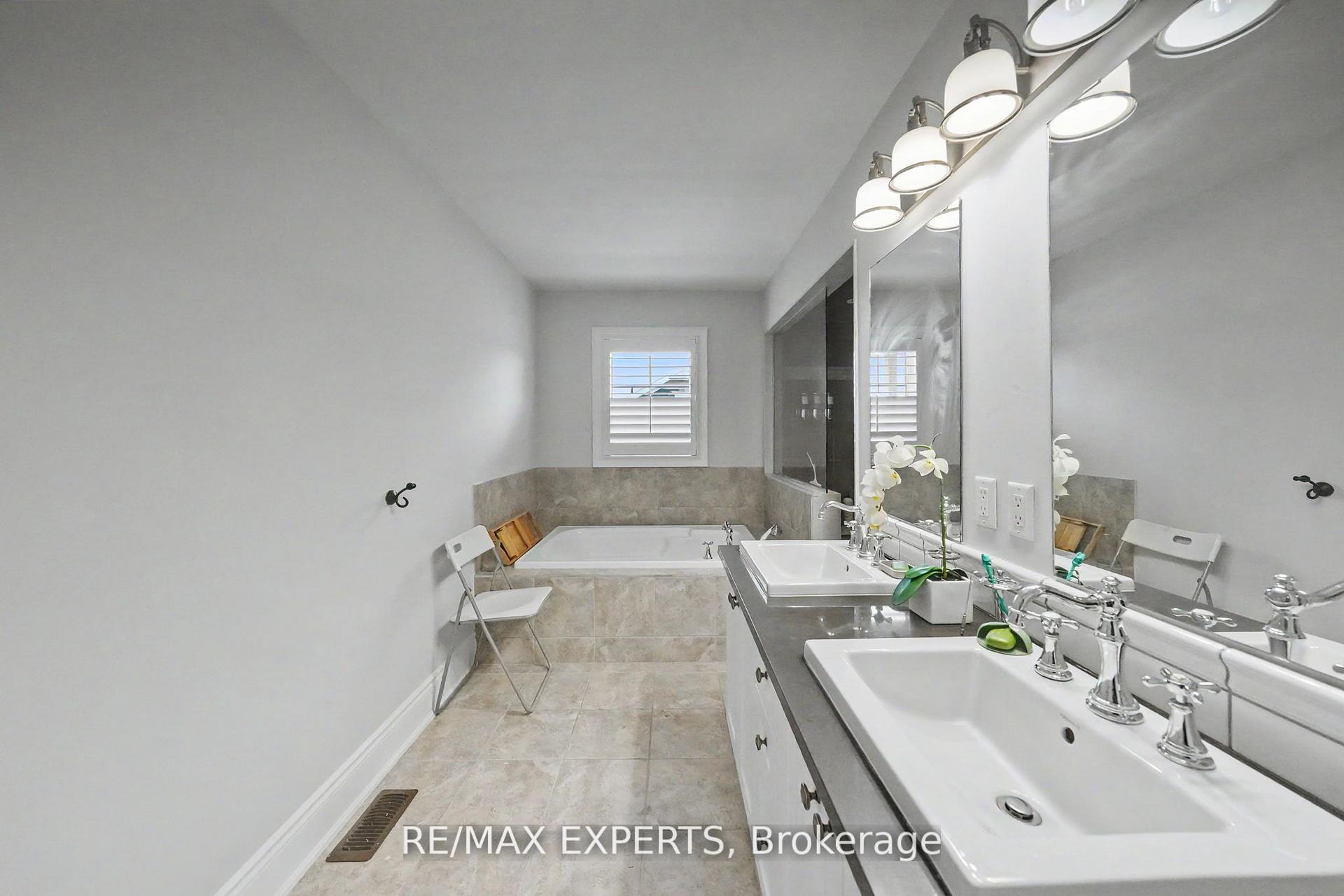 Photo 37 of 74 Dunrobin Crescent, Vaughan, Kleinburg — HOMEH