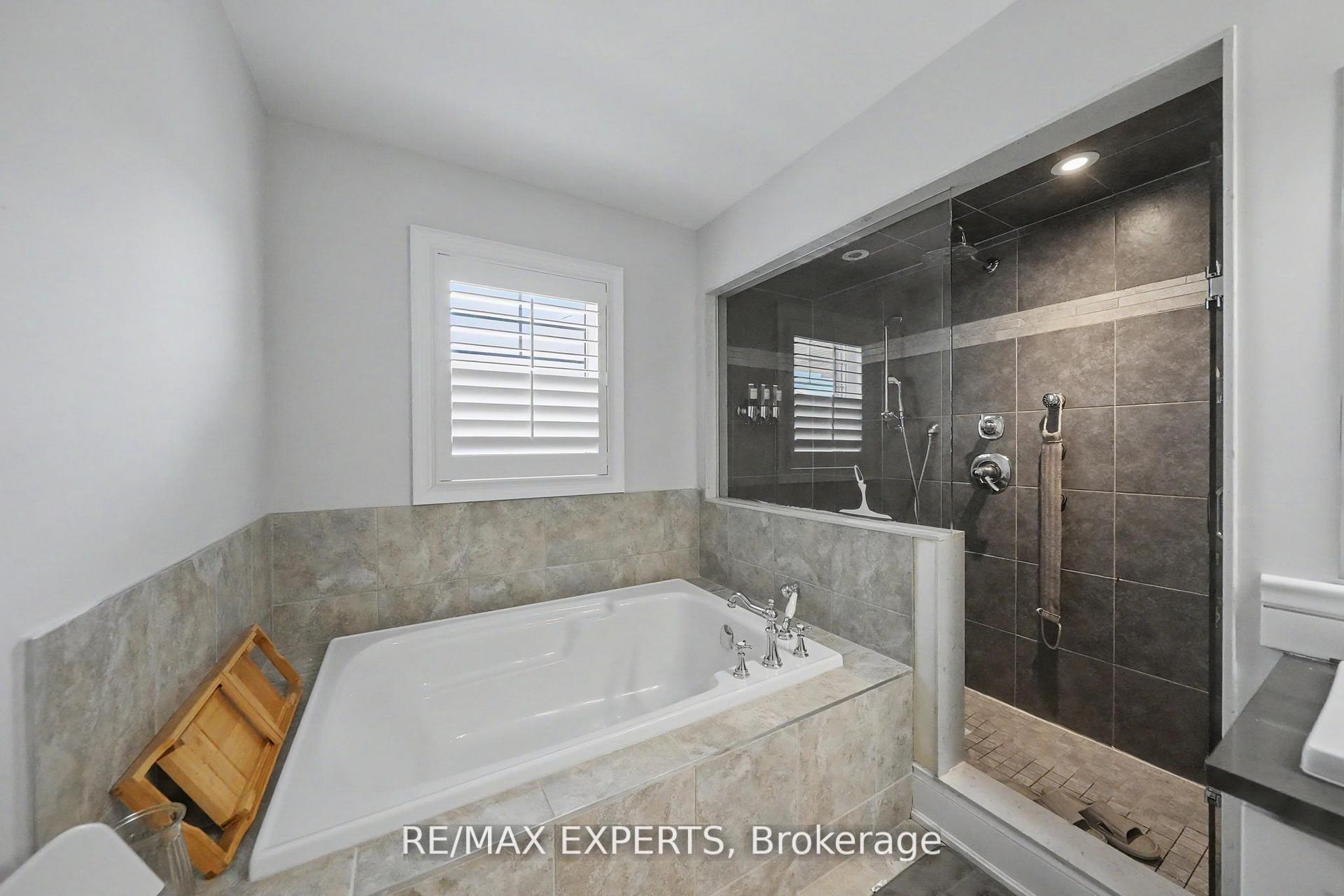 Photo 38 of 74 Dunrobin Crescent, Vaughan, Kleinburg — HOMEH