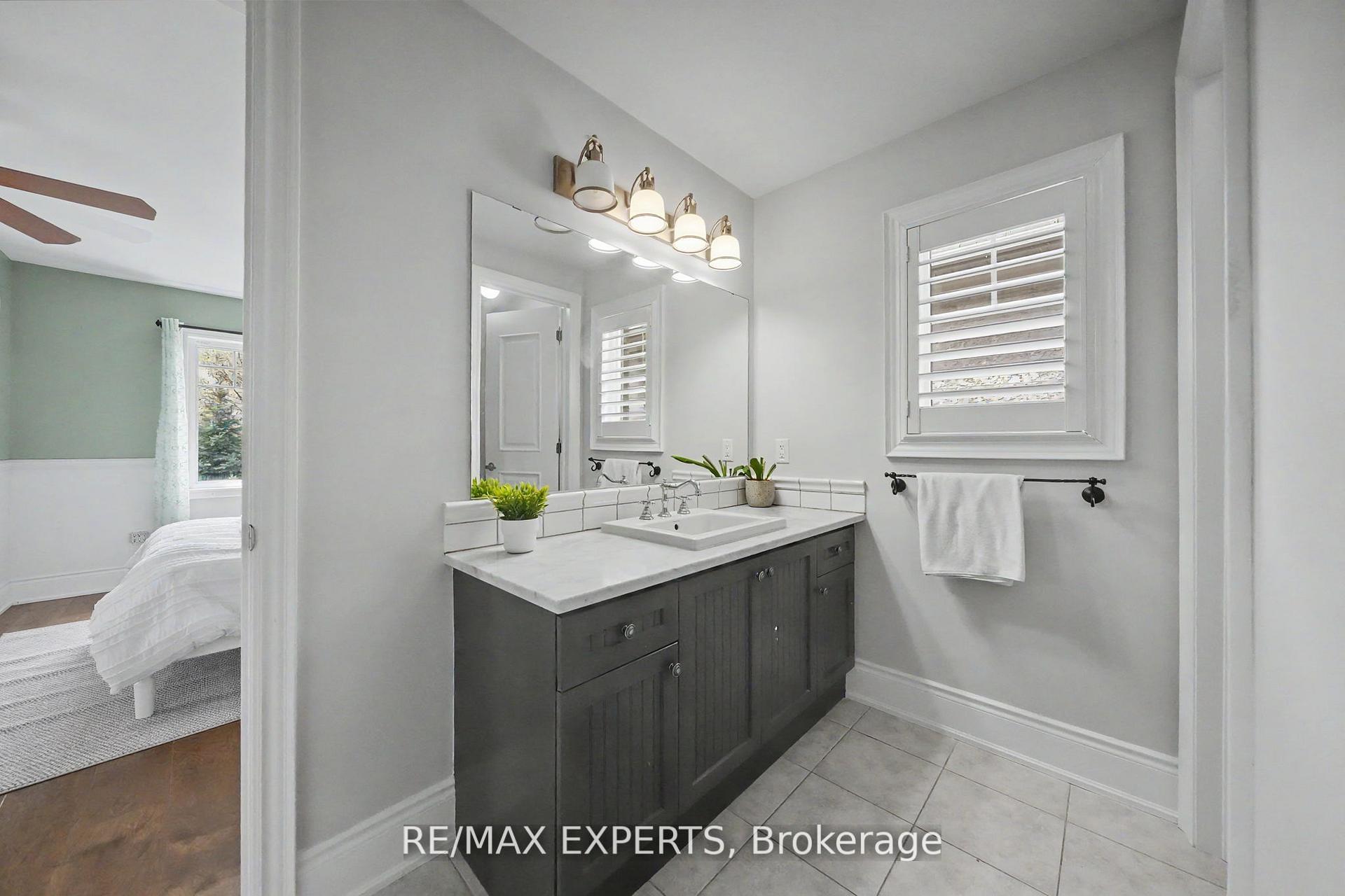 Photo 41 of 74 Dunrobin Crescent, Vaughan, Kleinburg — HOMEH