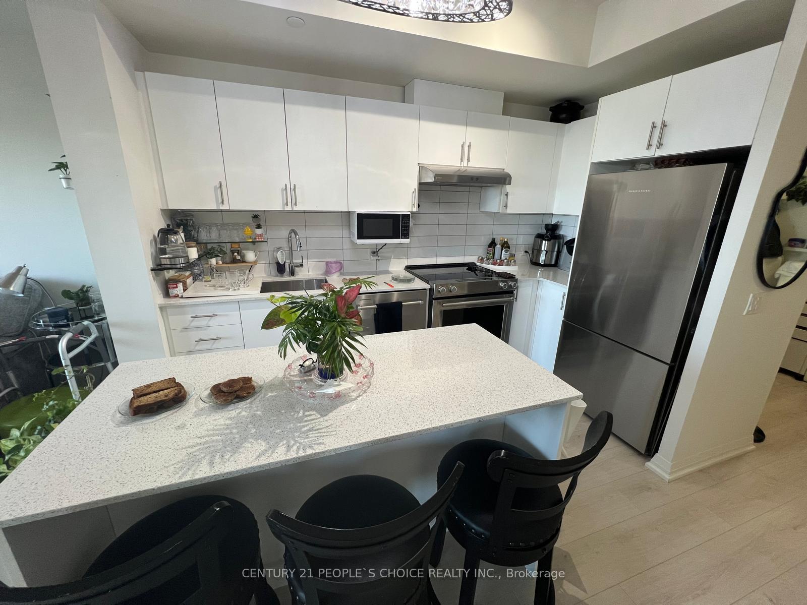 Photo 8 of Unit 925, 9000 Jane Street, Vaughan, Vellore Village — HOMEH