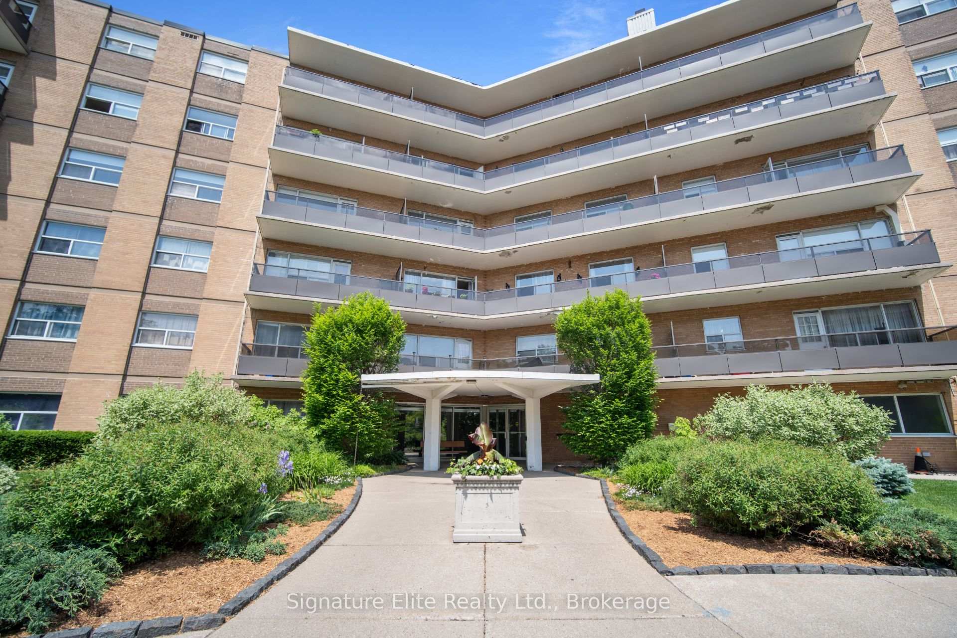 Photo 16 of Unit 407, 10 Fontenay Court, Etobicoke, Edenbridge-Humber Valley — HOMEH