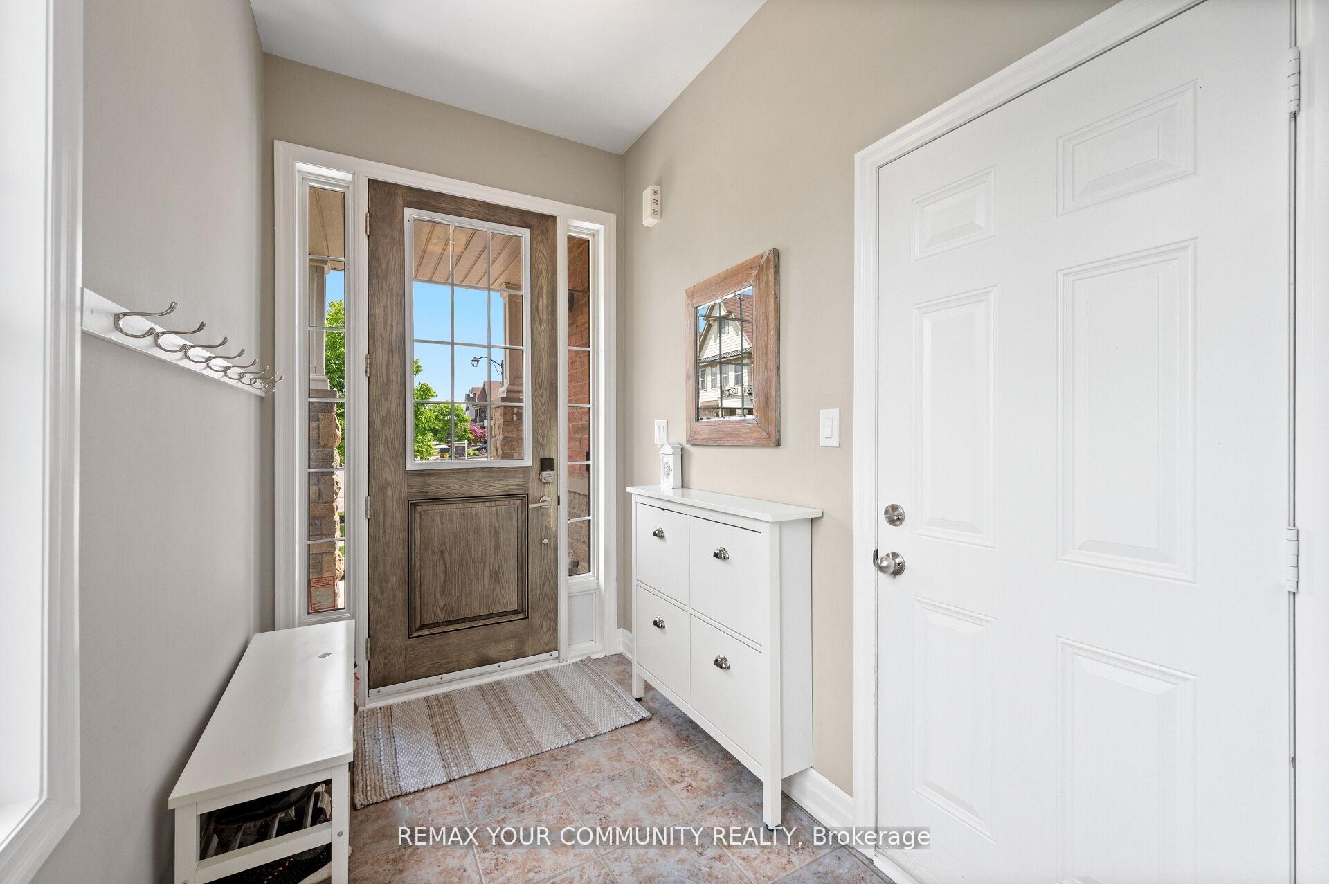 Photo 3 of 78 Alex Campbell Crescent, King, King City — HOMEH