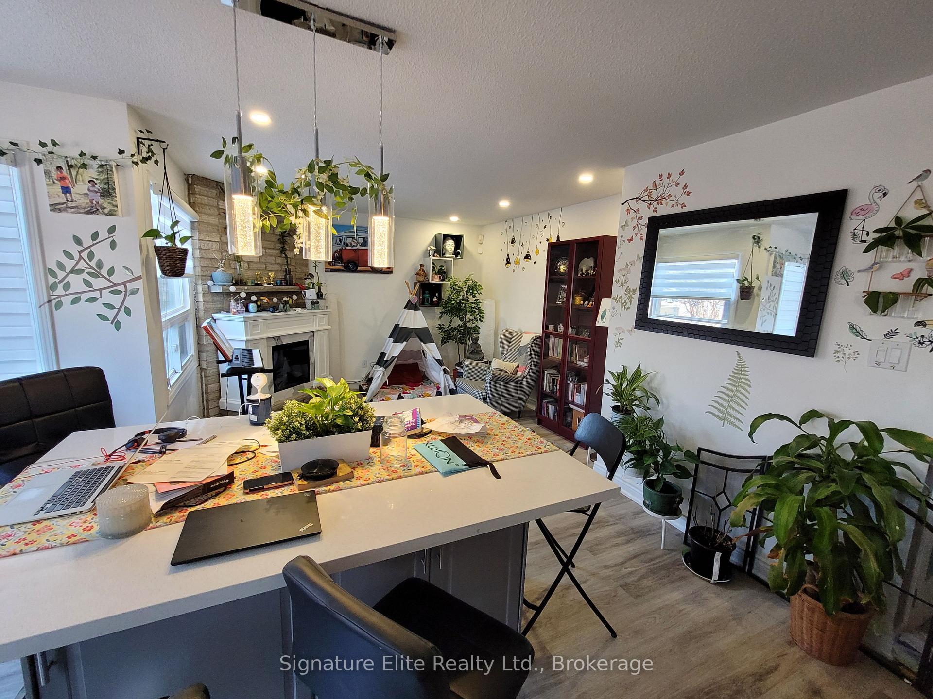 Photo 2 of Unit Main & Upper, 1554 Stillriver Crescent, Mississauga, East Credit — HOMEH