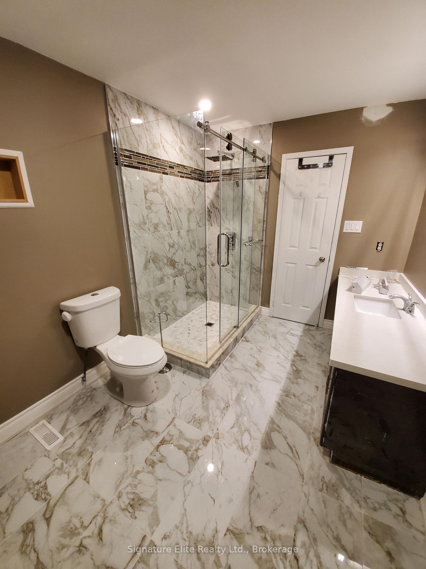 Photo 9 of Unit Main & Upper, 1554 Stillriver Crescent, Mississauga, East Credit — HOMEH