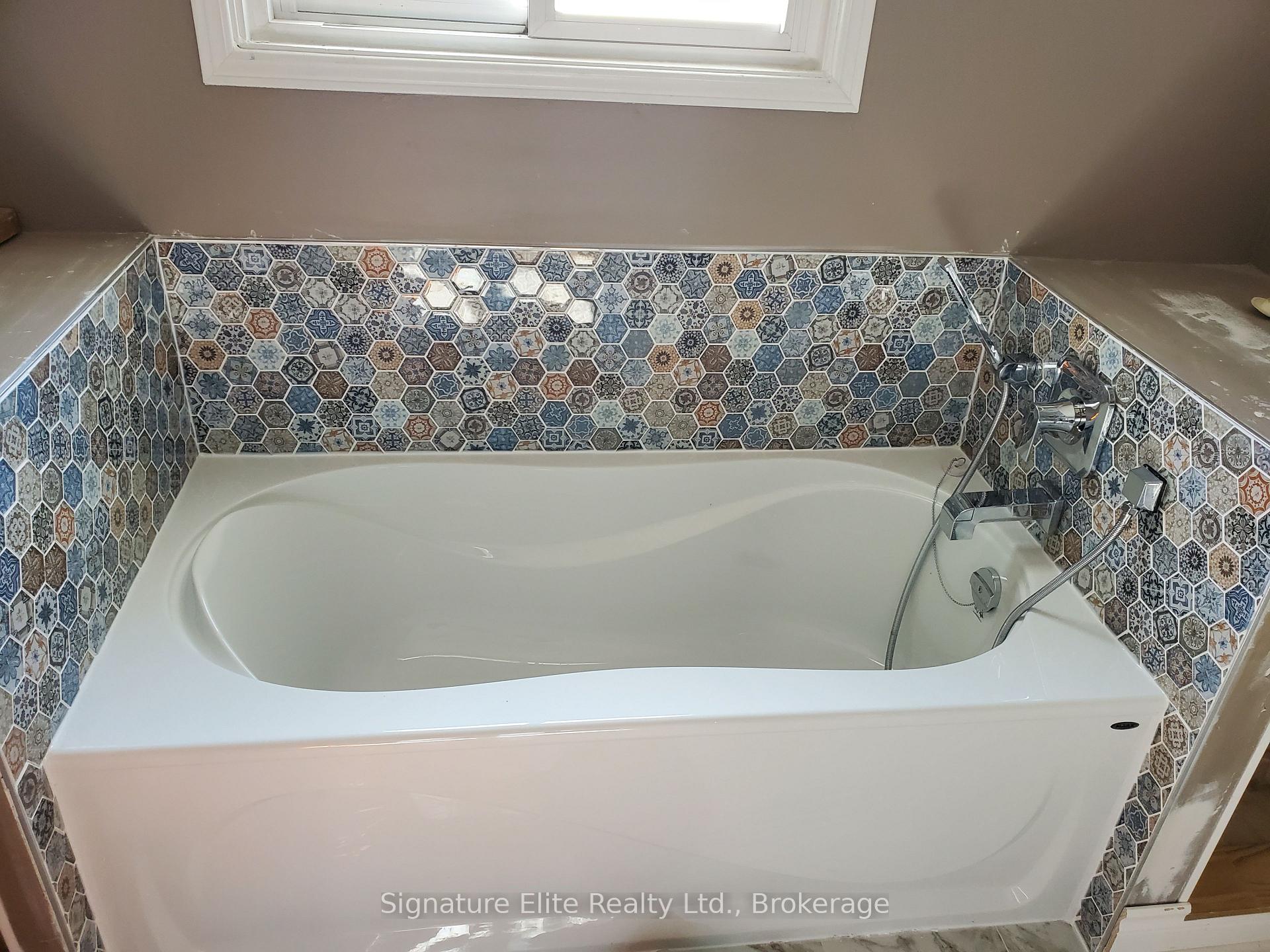 Photo 11 of Unit Main & Upper, 1554 Stillriver Crescent, Mississauga, East Credit — HOMEH