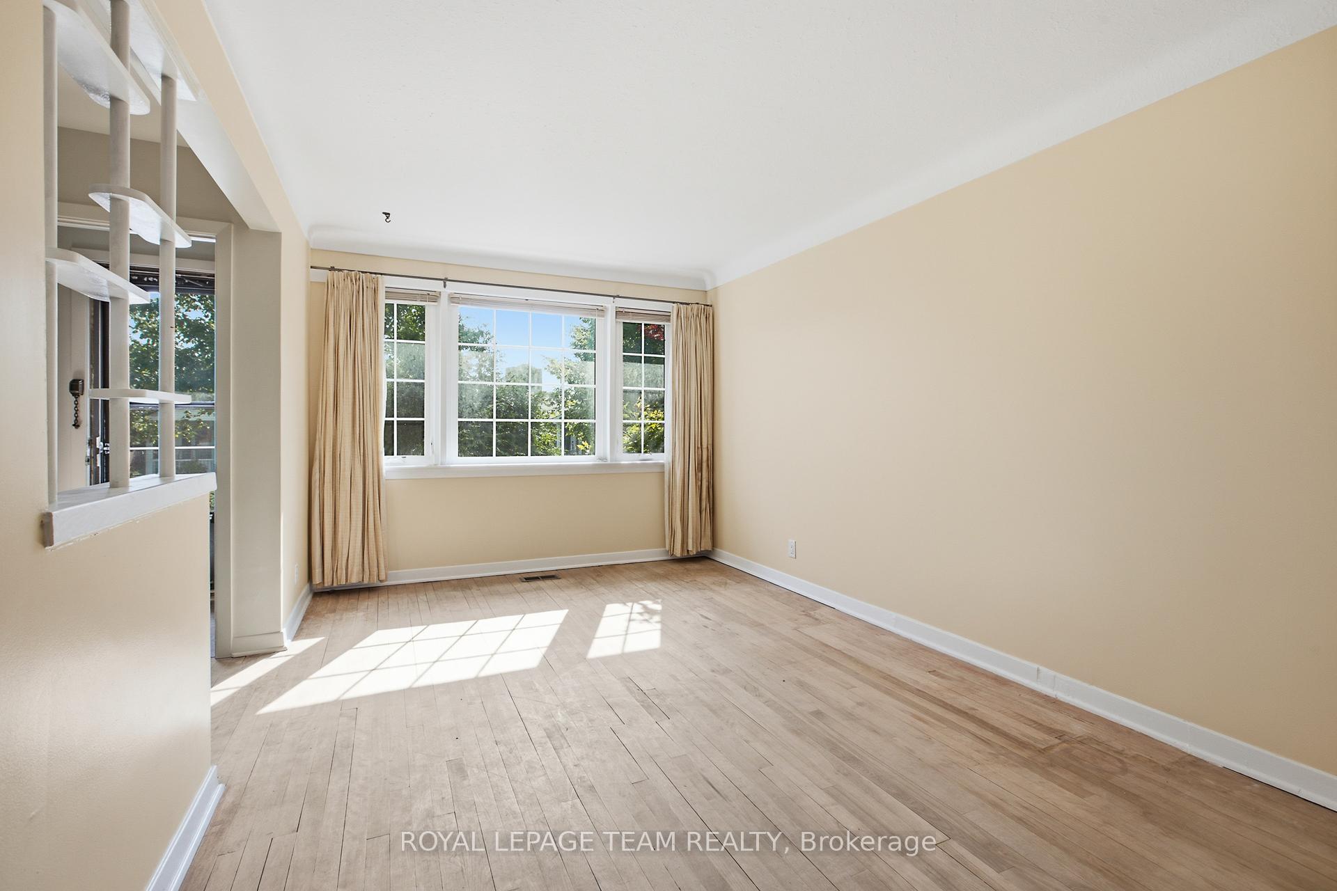 Photo 4 of 1020 Riddell Avenue S, Ottawa, Braemar Park — HOMEH