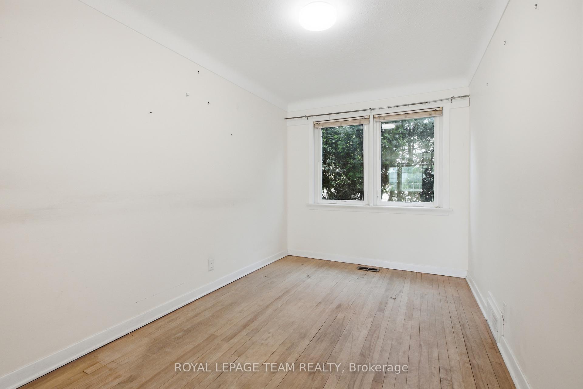 Photo 6 of 1020 Riddell Avenue S, Ottawa, Braemar Park — HOMEH