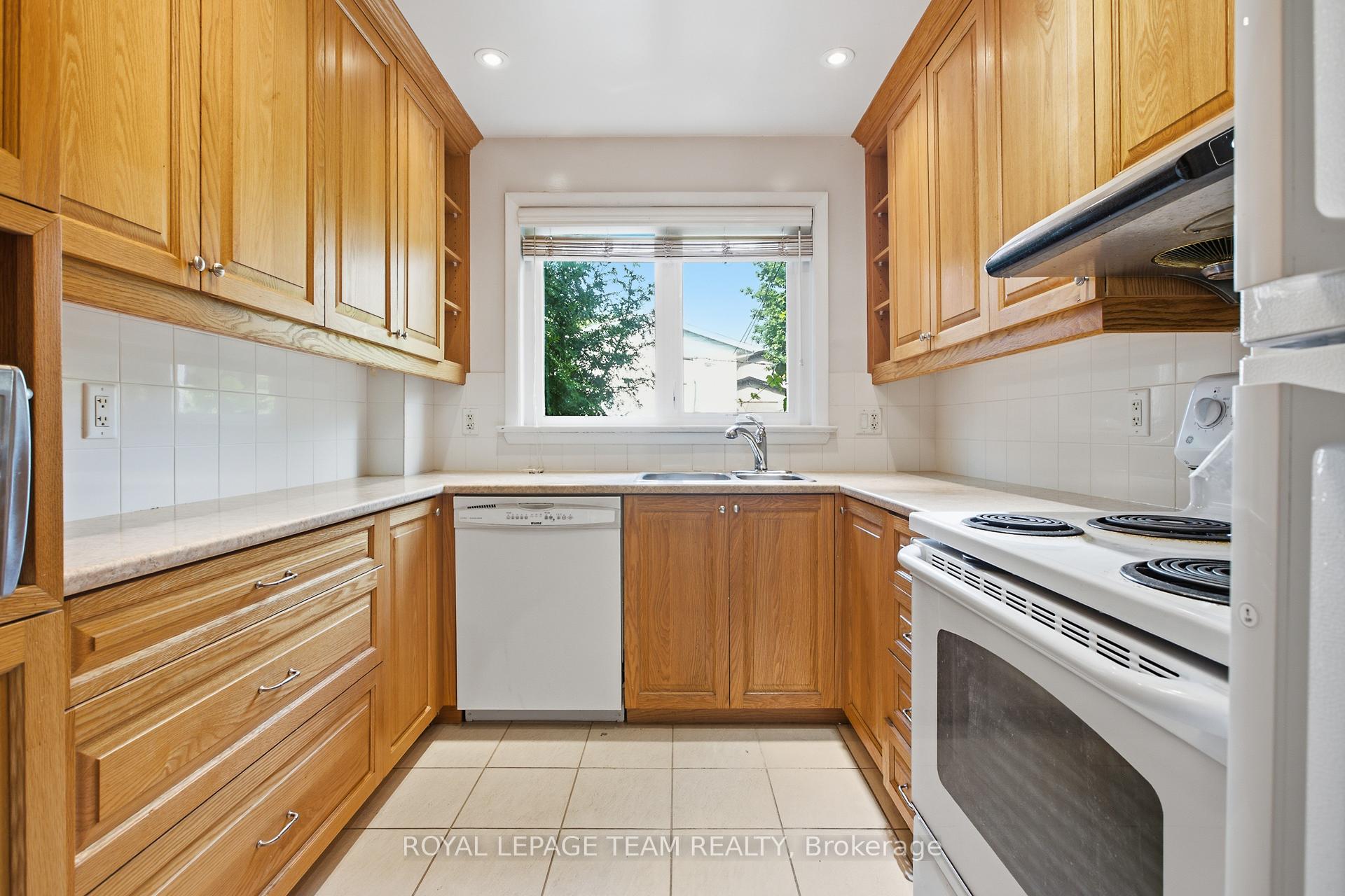 Photo 8 of 1020 Riddell Avenue S, Ottawa, Braemar Park — HOMEH
