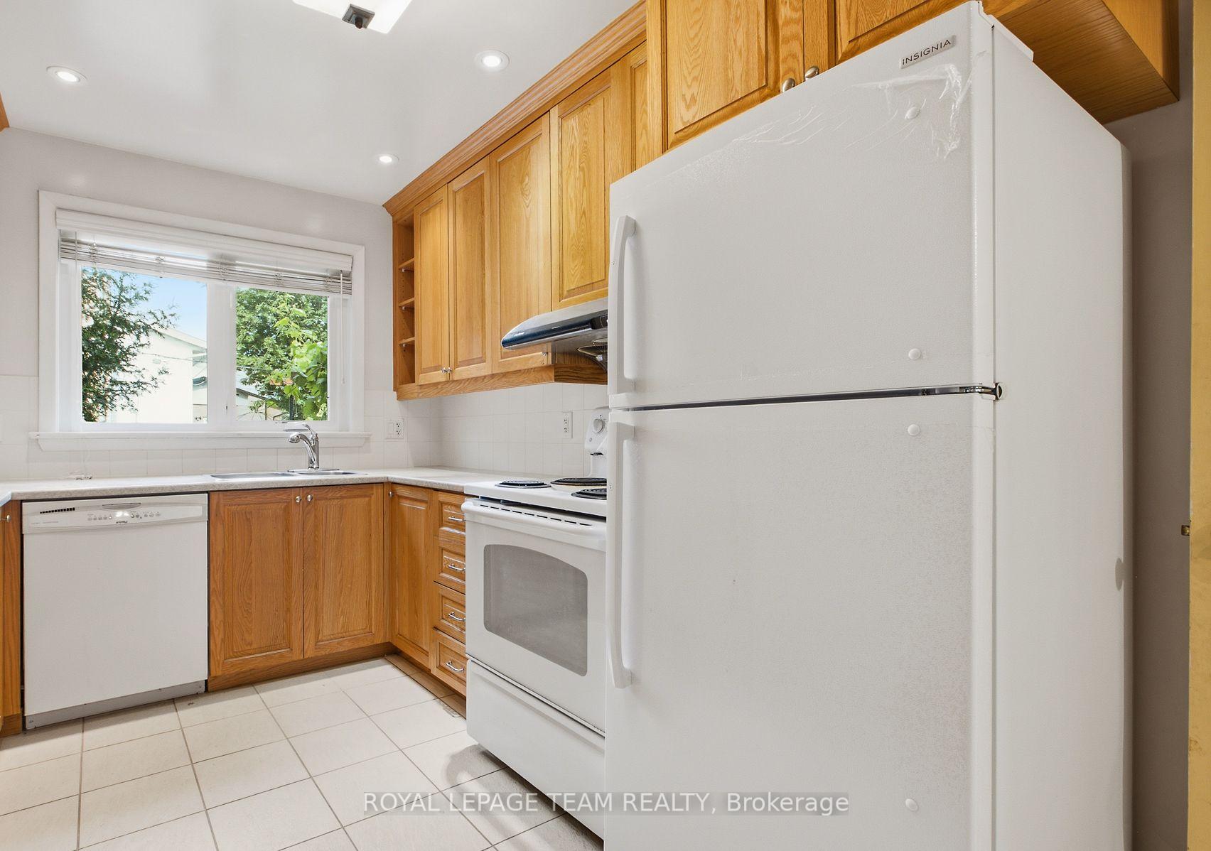 Photo 9 of 1020 Riddell Avenue S, Ottawa, Braemar Park — HOMEH