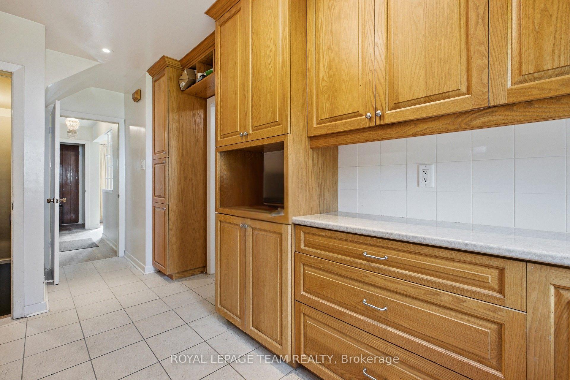 Photo 11 of 1020 Riddell Avenue S, Ottawa, Braemar Park — HOMEH
