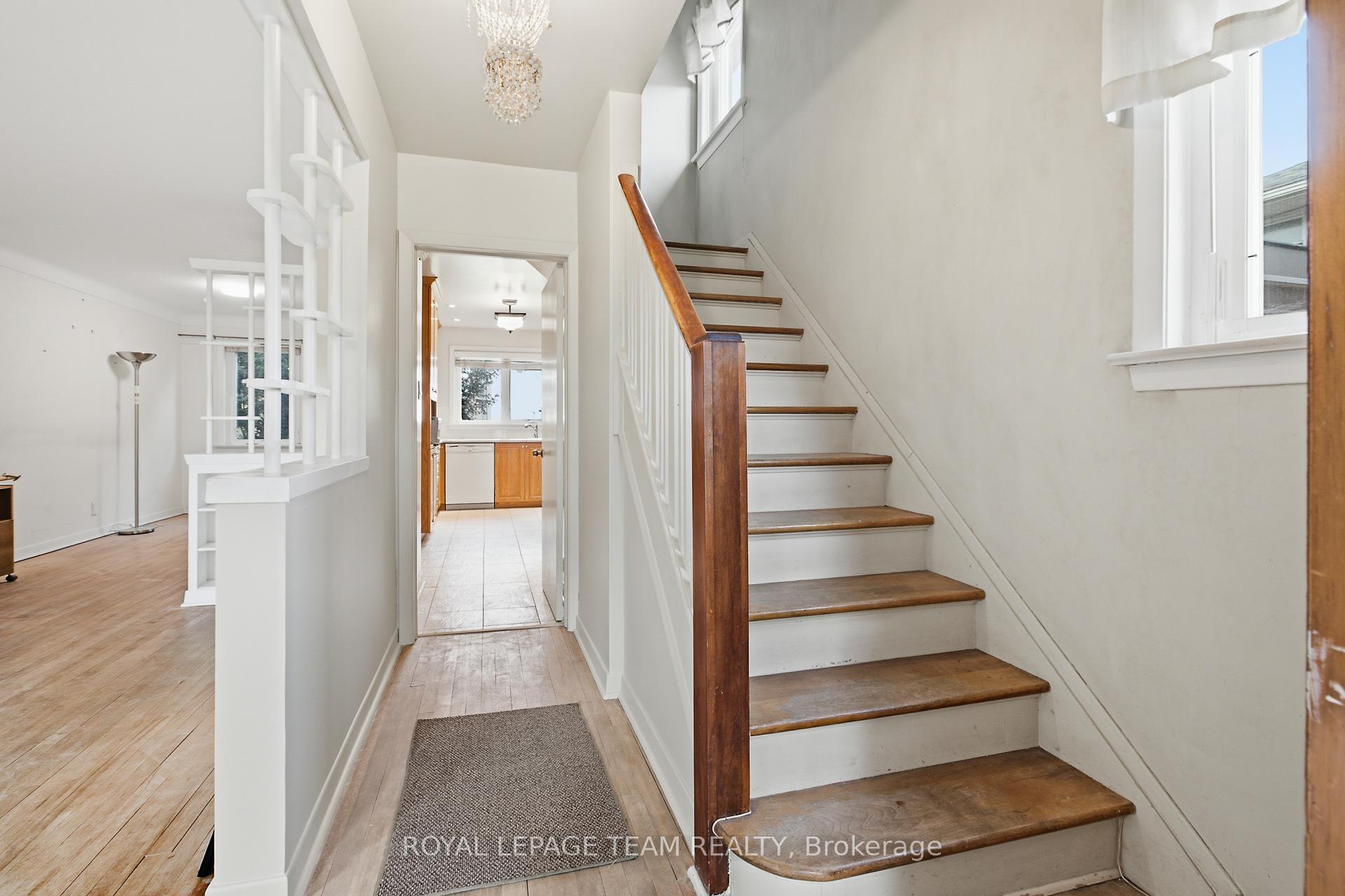 Photo 13 of 1020 Riddell Avenue S, Ottawa, Braemar Park — HOMEH