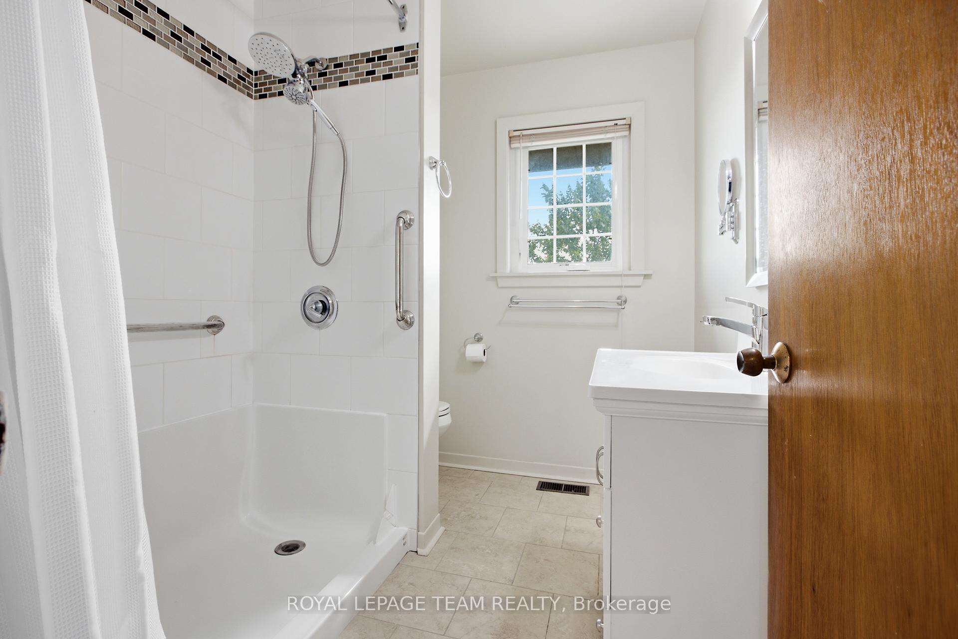 Photo 16 of 1020 Riddell Avenue S, Ottawa, Braemar Park — HOMEH