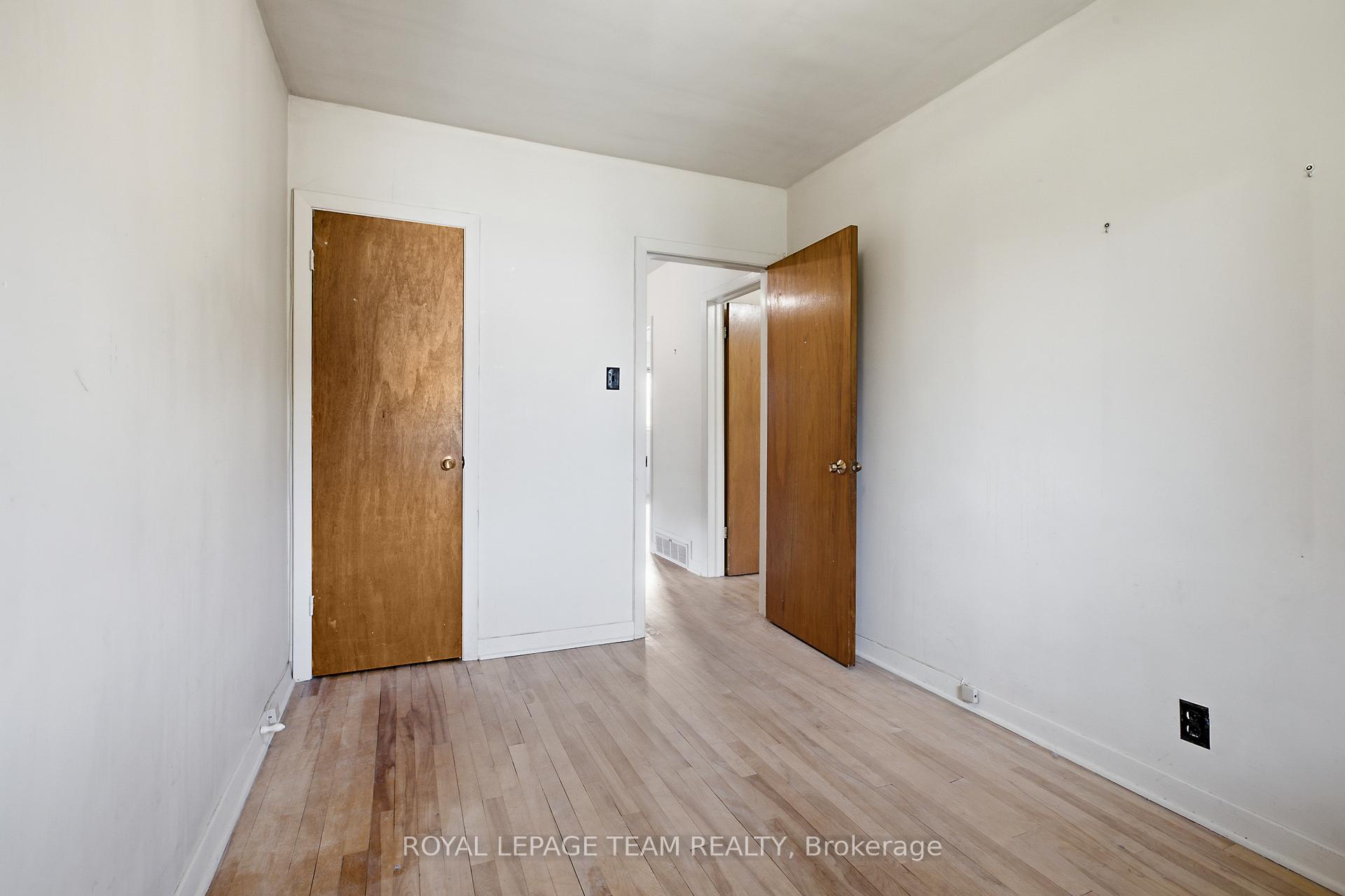 Photo 17 of 1020 Riddell Avenue S, Ottawa, Braemar Park — HOMEH