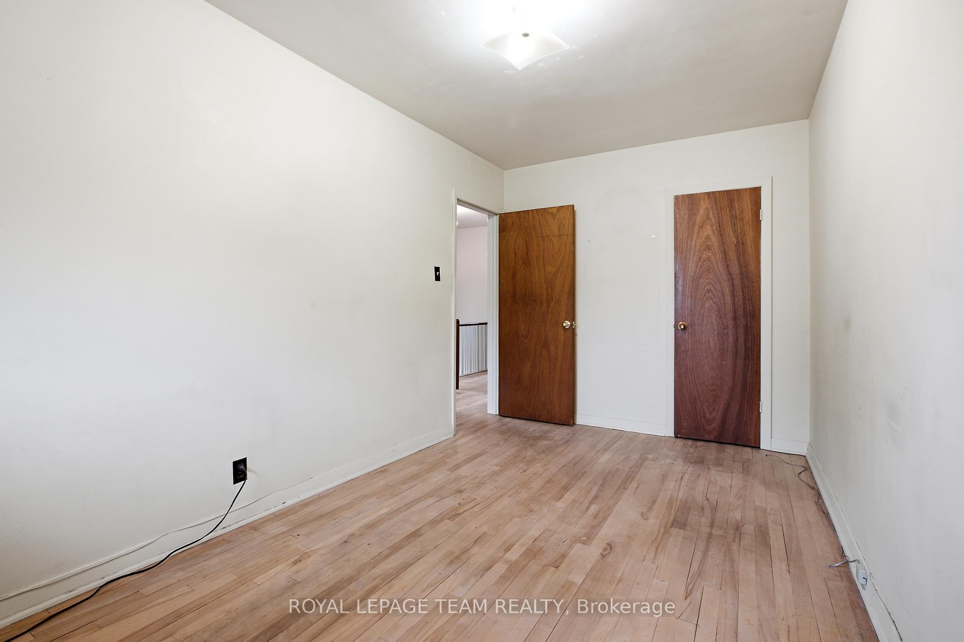 Photo 19 of 1020 Riddell Avenue S, Ottawa, Braemar Park — HOMEH
