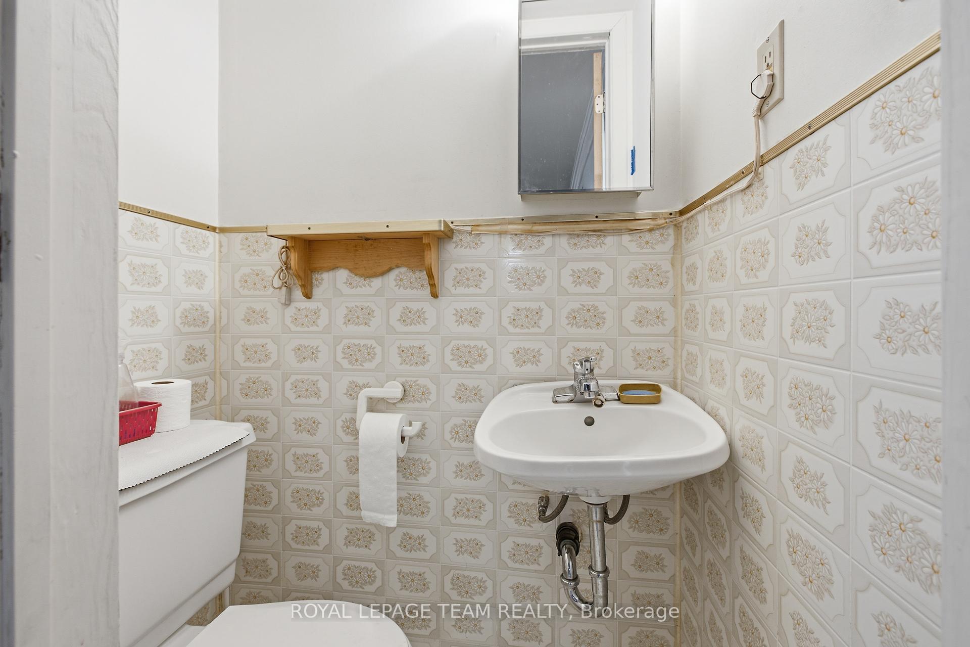 Photo 30 of 1020 Riddell Avenue S, Ottawa, Braemar Park — HOMEH