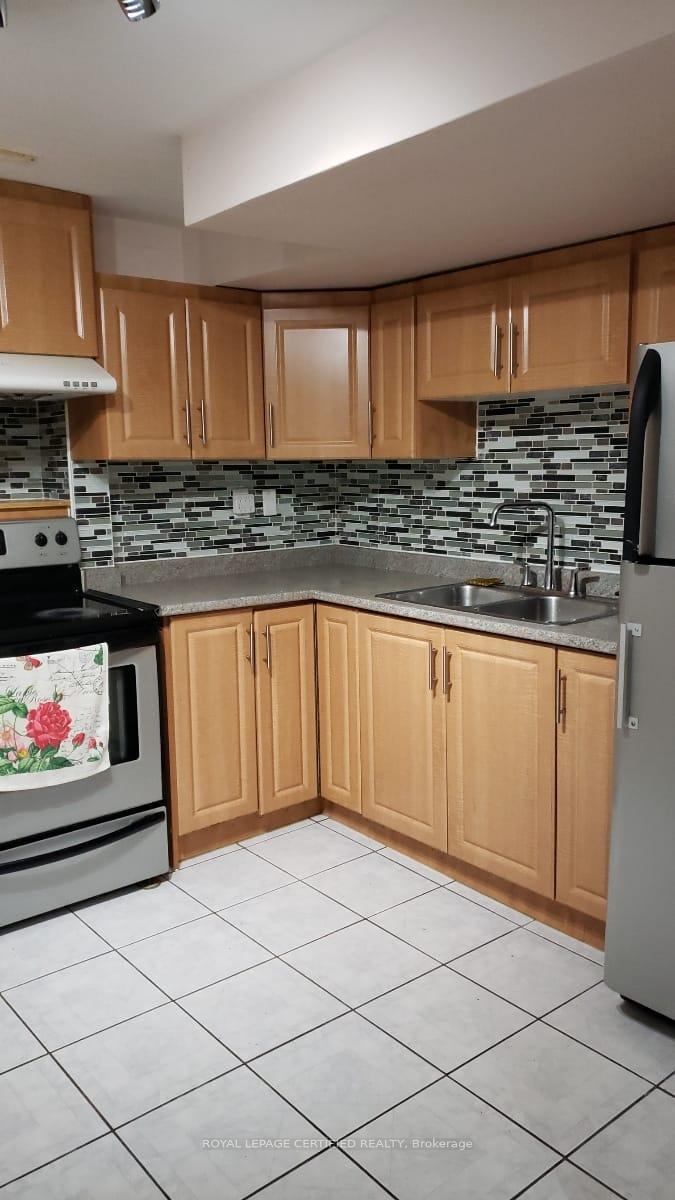 Photo 3 of Unit Bsmt, 44 Red Cedar Crescent, Brampton, Sandringham-Wellington — HOMEH