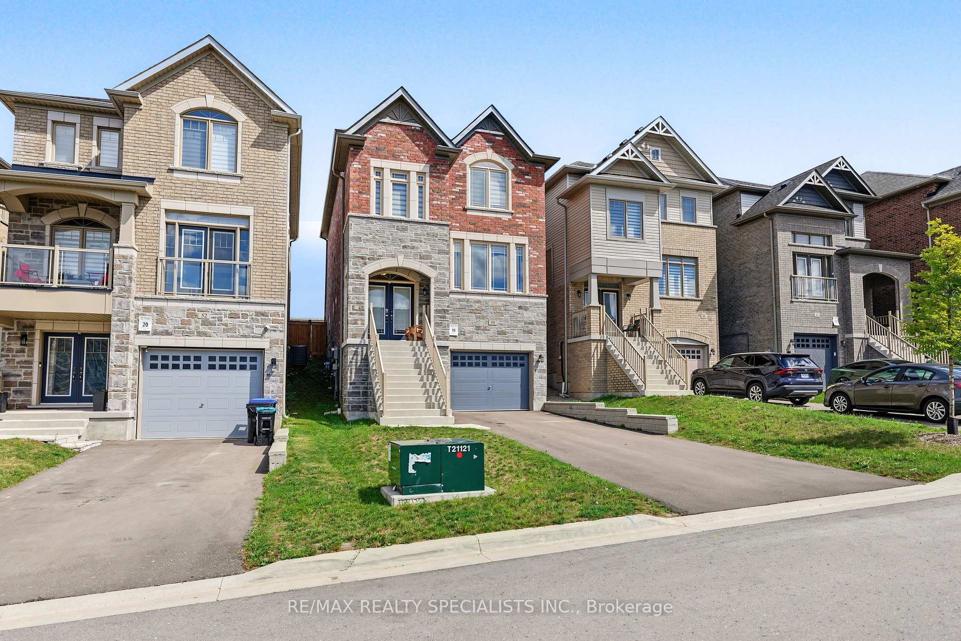 Photo 3 of 50 Janes Crescent, New Tecumseth, Rural New Tecumseth — HOMEH