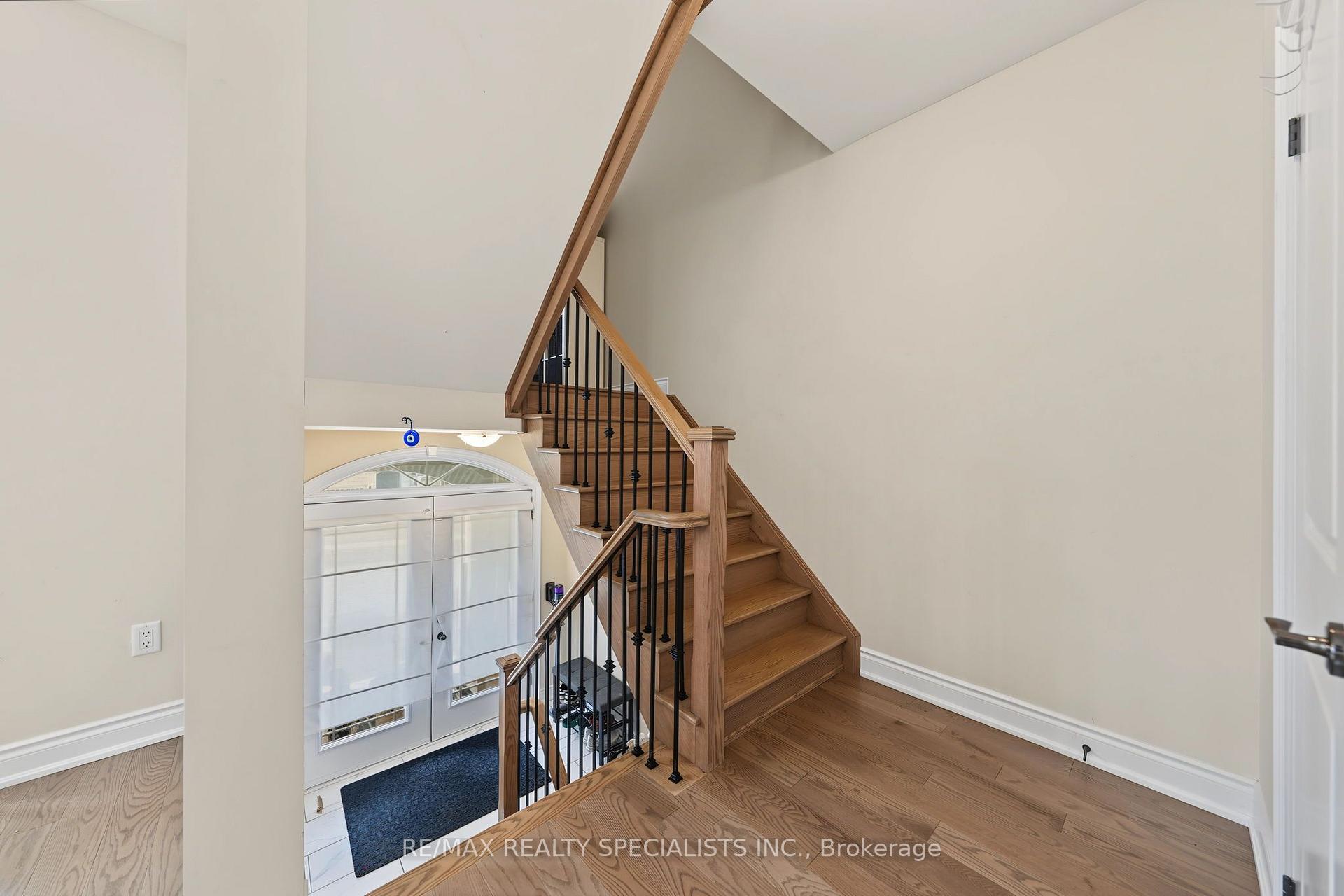 Photo 8 of 50 Janes Crescent, New Tecumseth, Rural New Tecumseth — HOMEH
