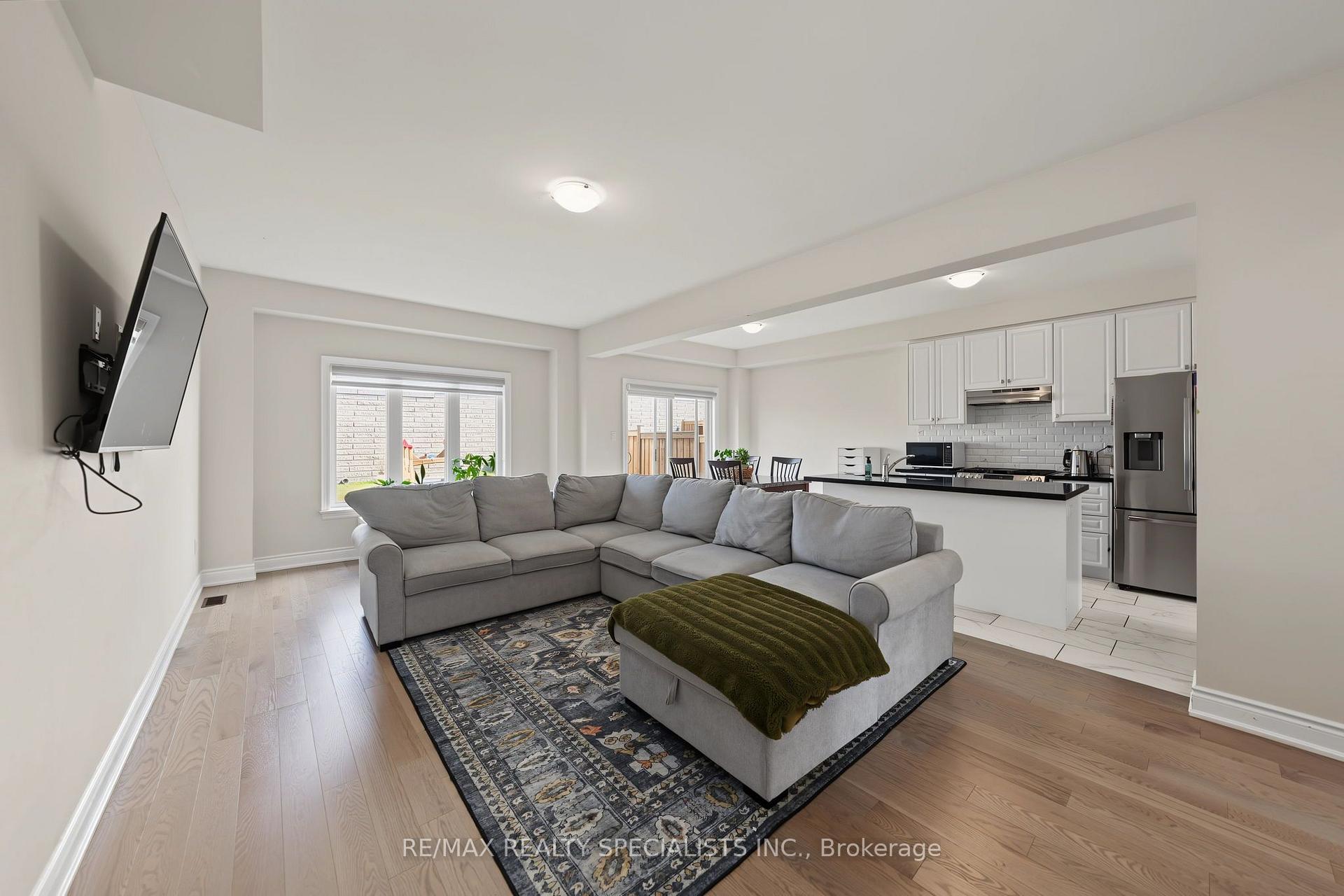Photo 12 of 50 Janes Crescent, New Tecumseth, Rural New Tecumseth — HOMEH