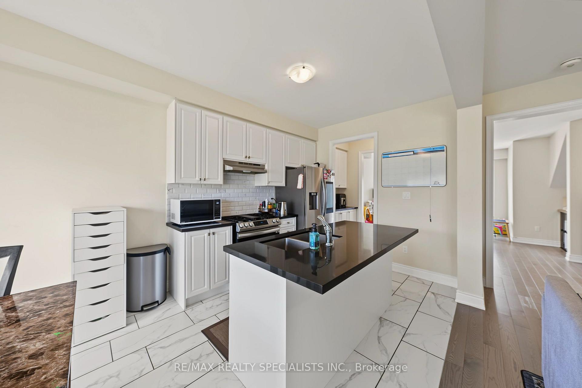 Photo 15 of 50 Janes Crescent, New Tecumseth, Rural New Tecumseth — HOMEH
