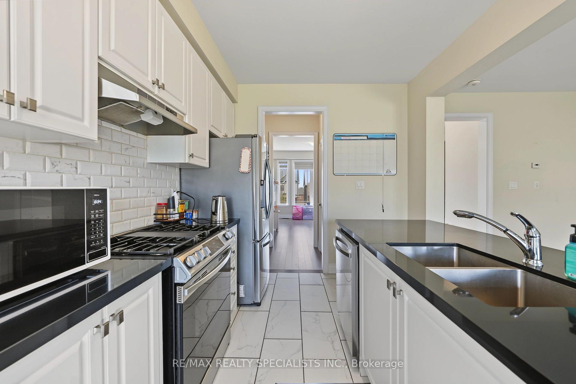 Photo 16 of 50 Janes Crescent, New Tecumseth, Rural New Tecumseth — HOMEH