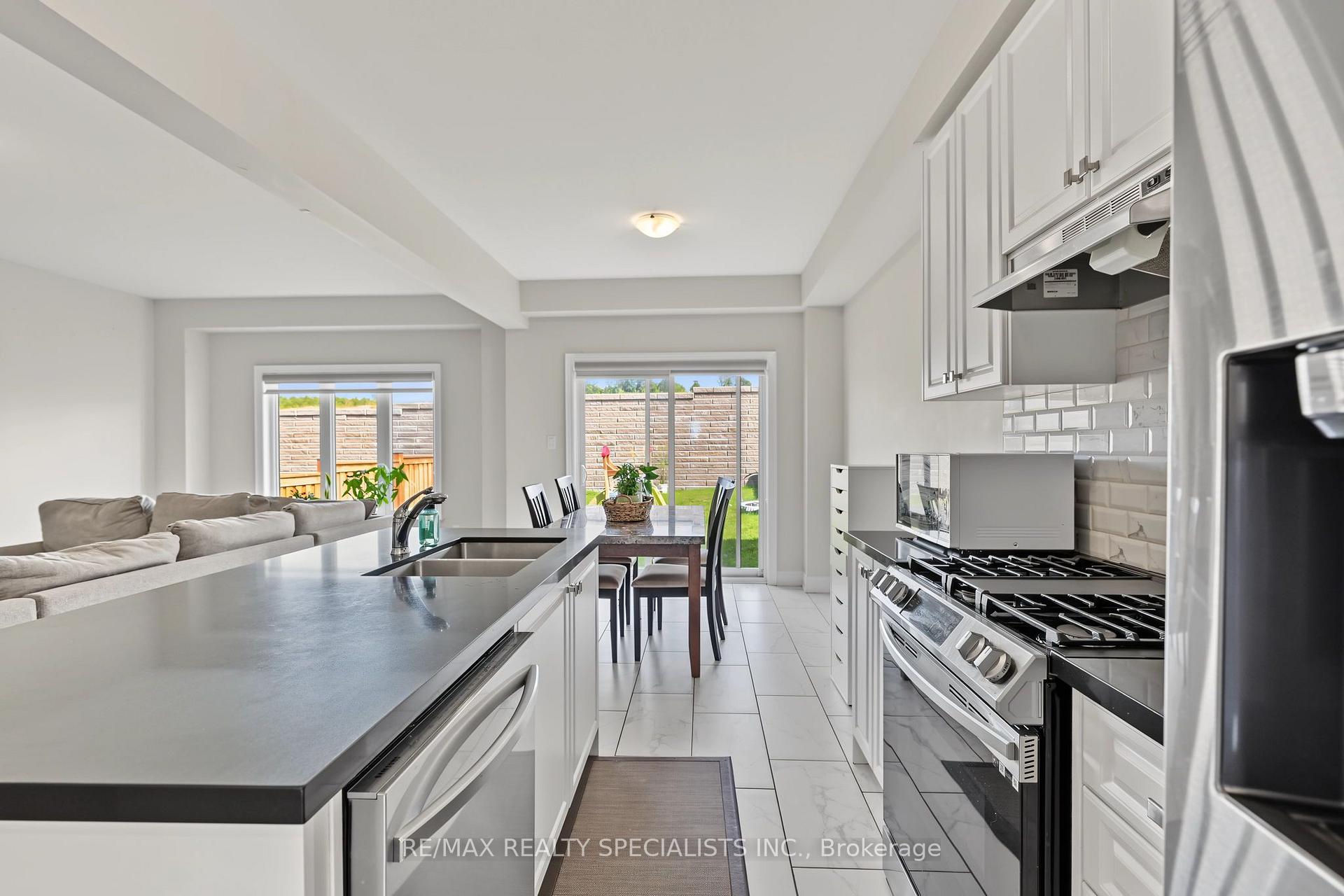 Photo 18 of 50 Janes Crescent, New Tecumseth, Rural New Tecumseth — HOMEH