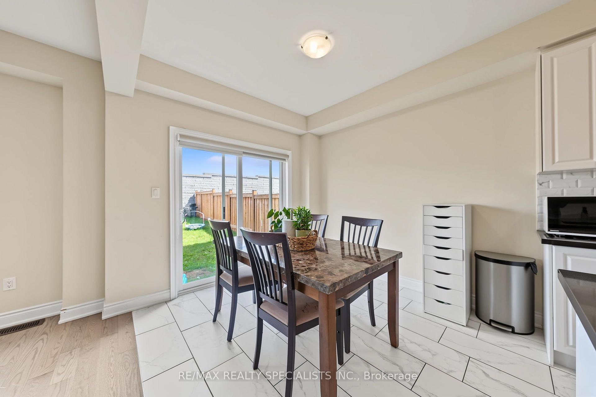 Photo 20 of 50 Janes Crescent, New Tecumseth, Rural New Tecumseth — HOMEH