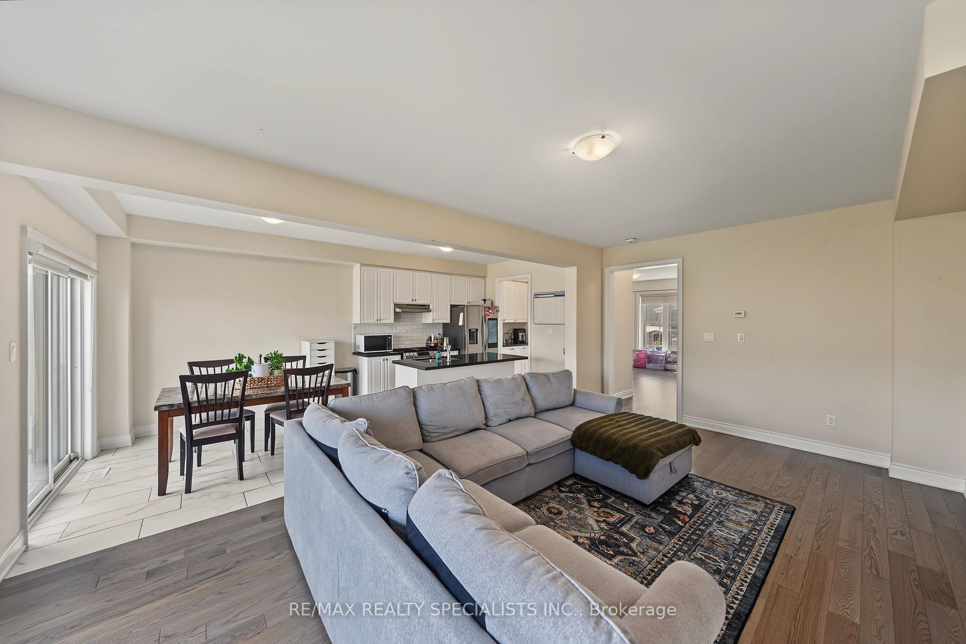 Photo 24 of 50 Janes Crescent, New Tecumseth, Rural New Tecumseth — HOMEH